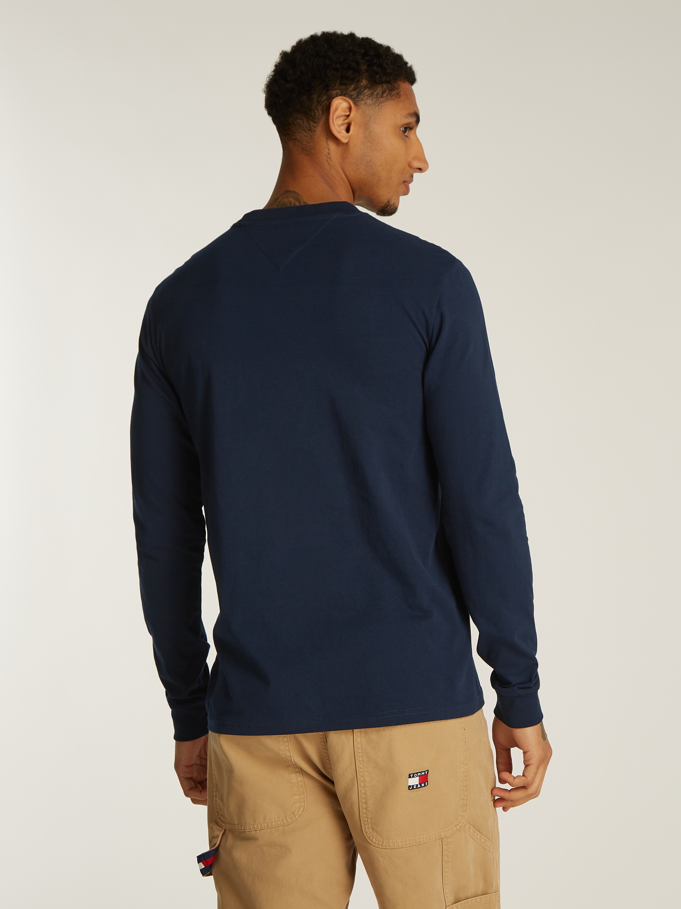 Tommy Jeans Langarmshirt »TJM SLIM LINEAR CHEST LS TEE EXT«, in Unifarbe