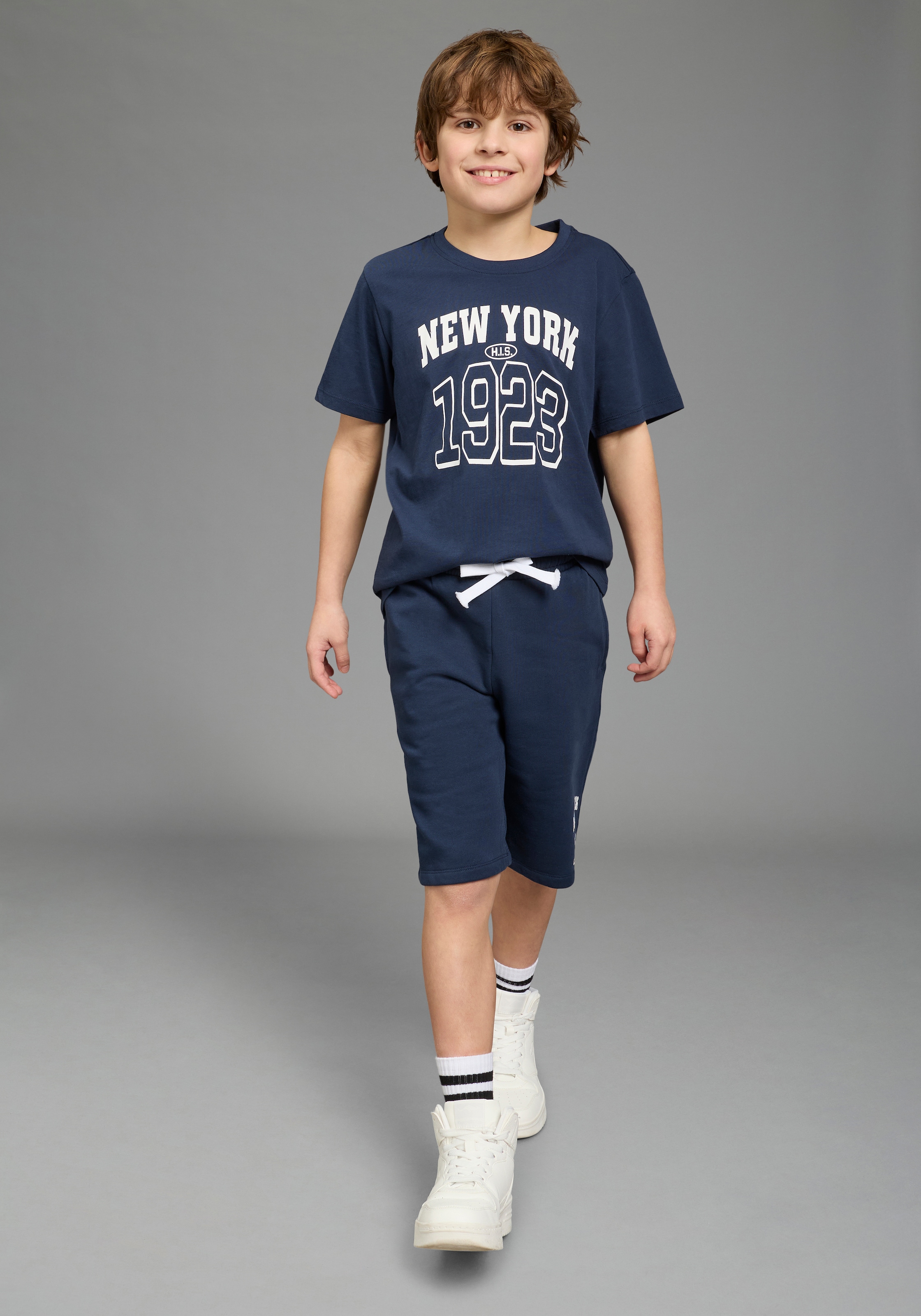 H.I.S Shirt & Hose »2tlg Set: T-Shirt+Sweatbermudas« Set, 2, 2 tlg. verschiedene Größen, bedrucktes Design, aus Baumwollmischung