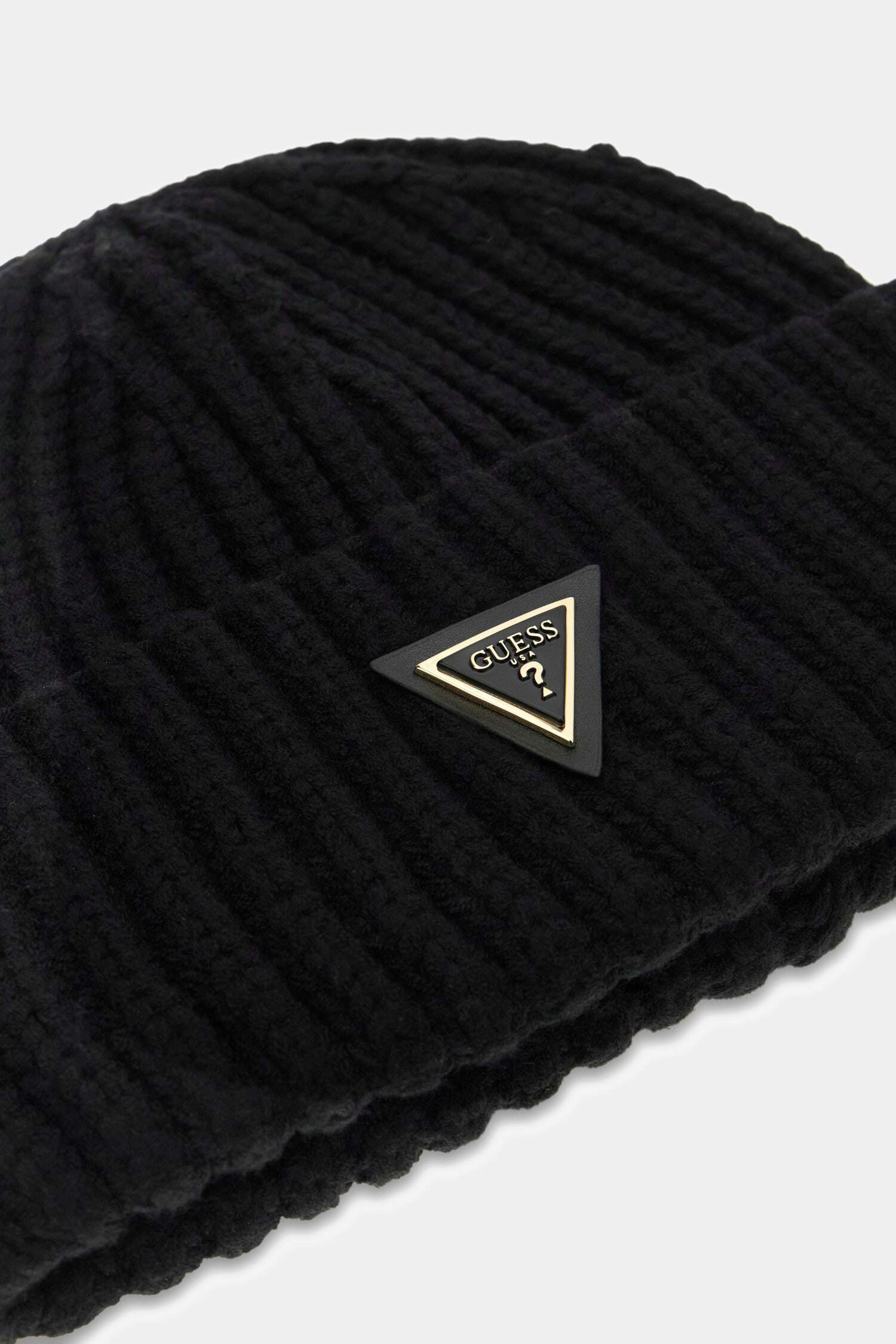 Guess Beanie »NOELLE II KNITTED BEANIE« mit Logo auf dem Umschlag