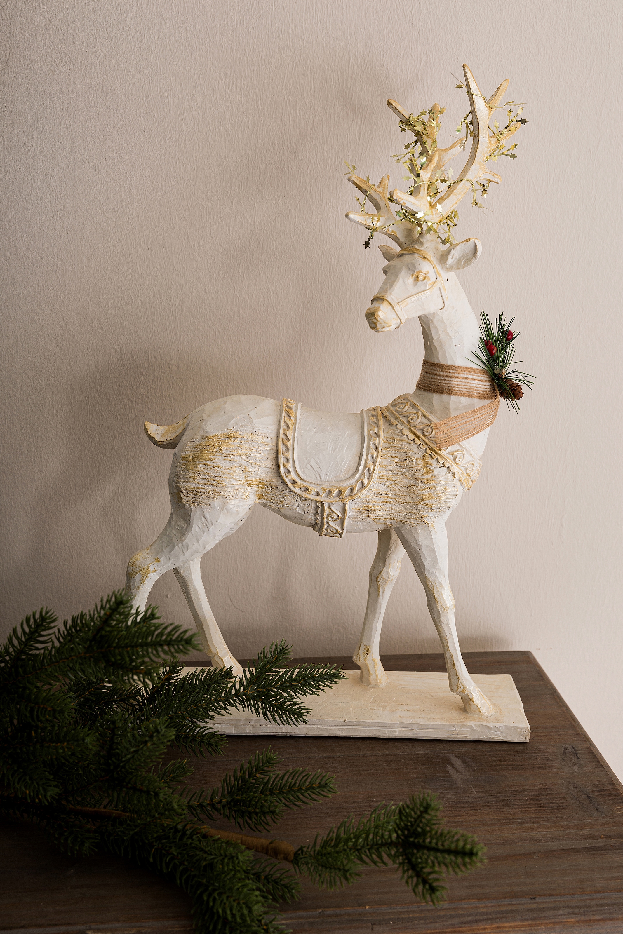 aus cm »Weihnachtsdeko«, & Möbel Hirsch Online Keramik, OTTO geschmücktem Shop Accessoires Weihnachtsfigur 47 Höhe Myflair mit ca. Geweih, im