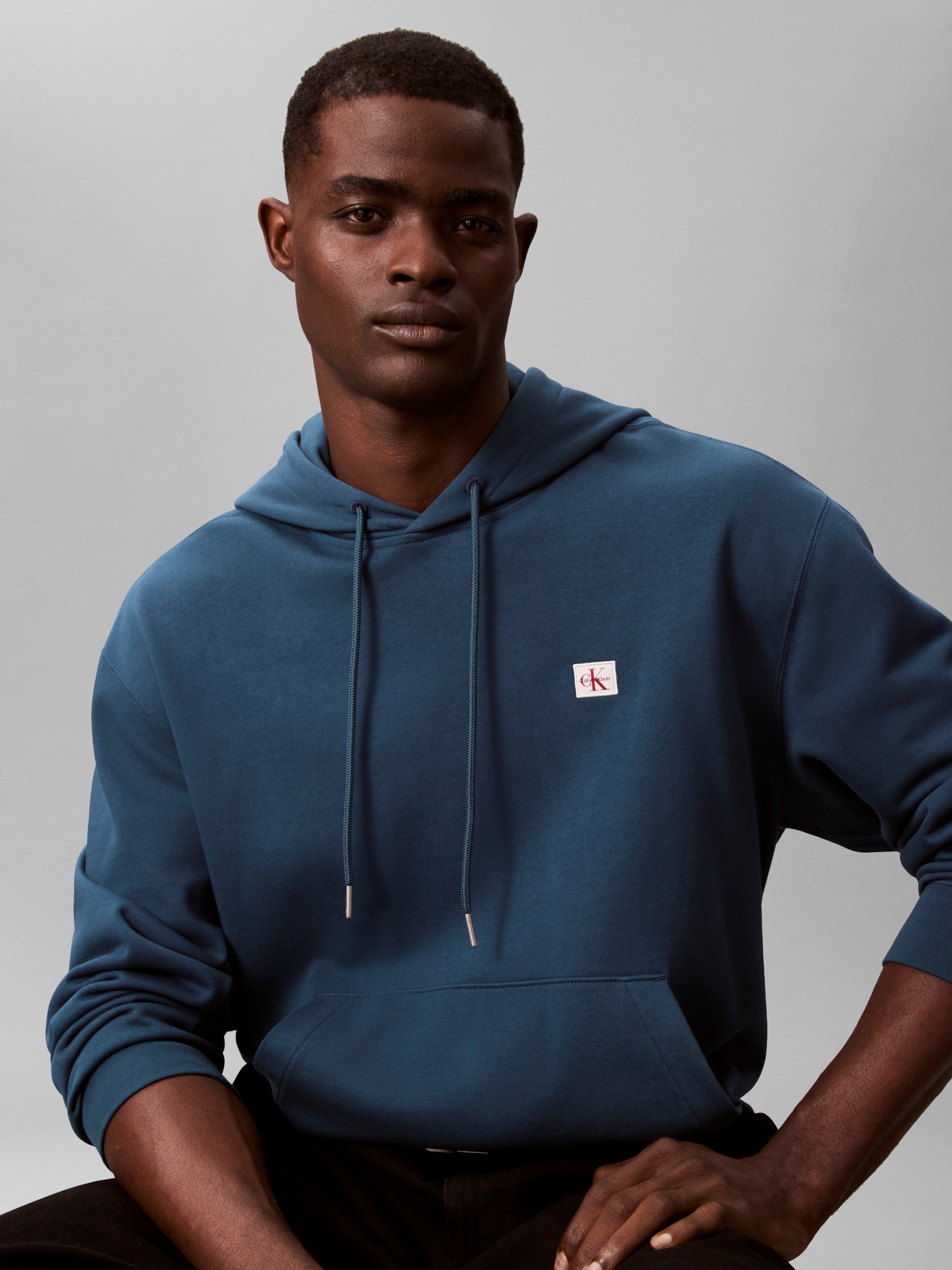 Calvin Klein Jeans Kapuzensweatshirt »400GSM TERRY BADGE HOODIE«, Mit Rundhalsausschnitt
