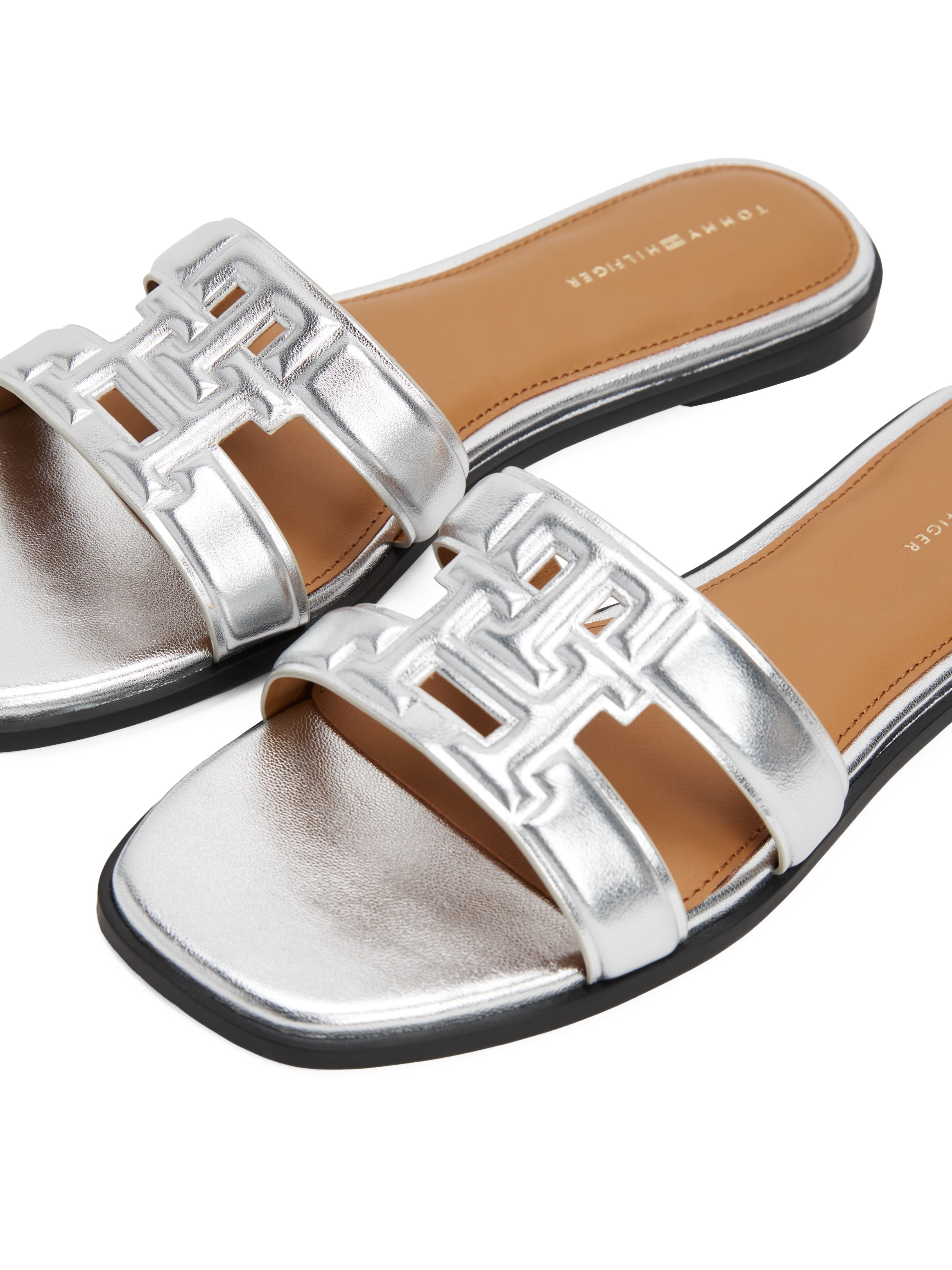Tommy Hilfiger Pantolette »TH LOGO STRAP METALLIC MULE«, Blockabsatz, Sommerschuh, Flats, Bequemschuh mit TH-Logo