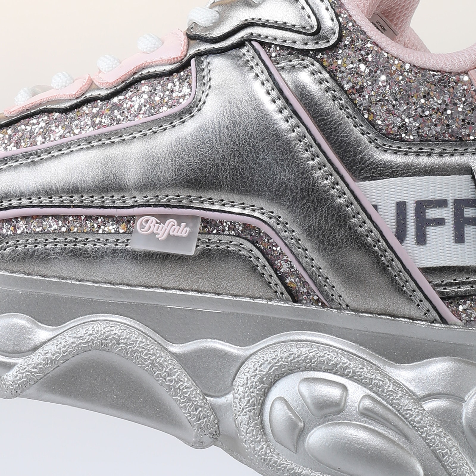 Buffalo Plateausneaker »CLD CHAI«  Chunky Sneaker mit Logoschriftzug und Glitter-Details