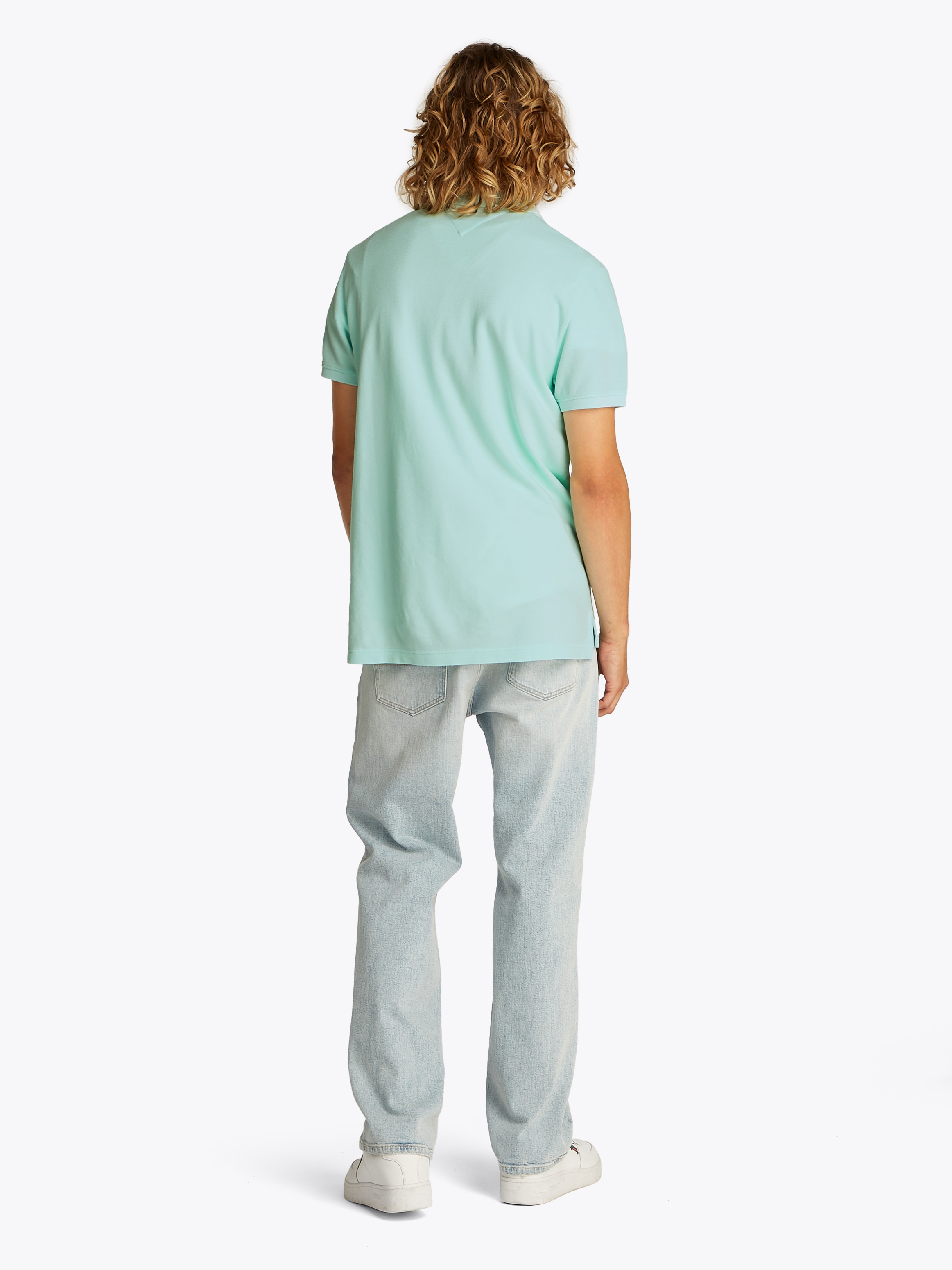 Tommy Jeans Poloshirt »TJM SLIM ESSENTIAL GD POLO SS«, mit Logostickerei