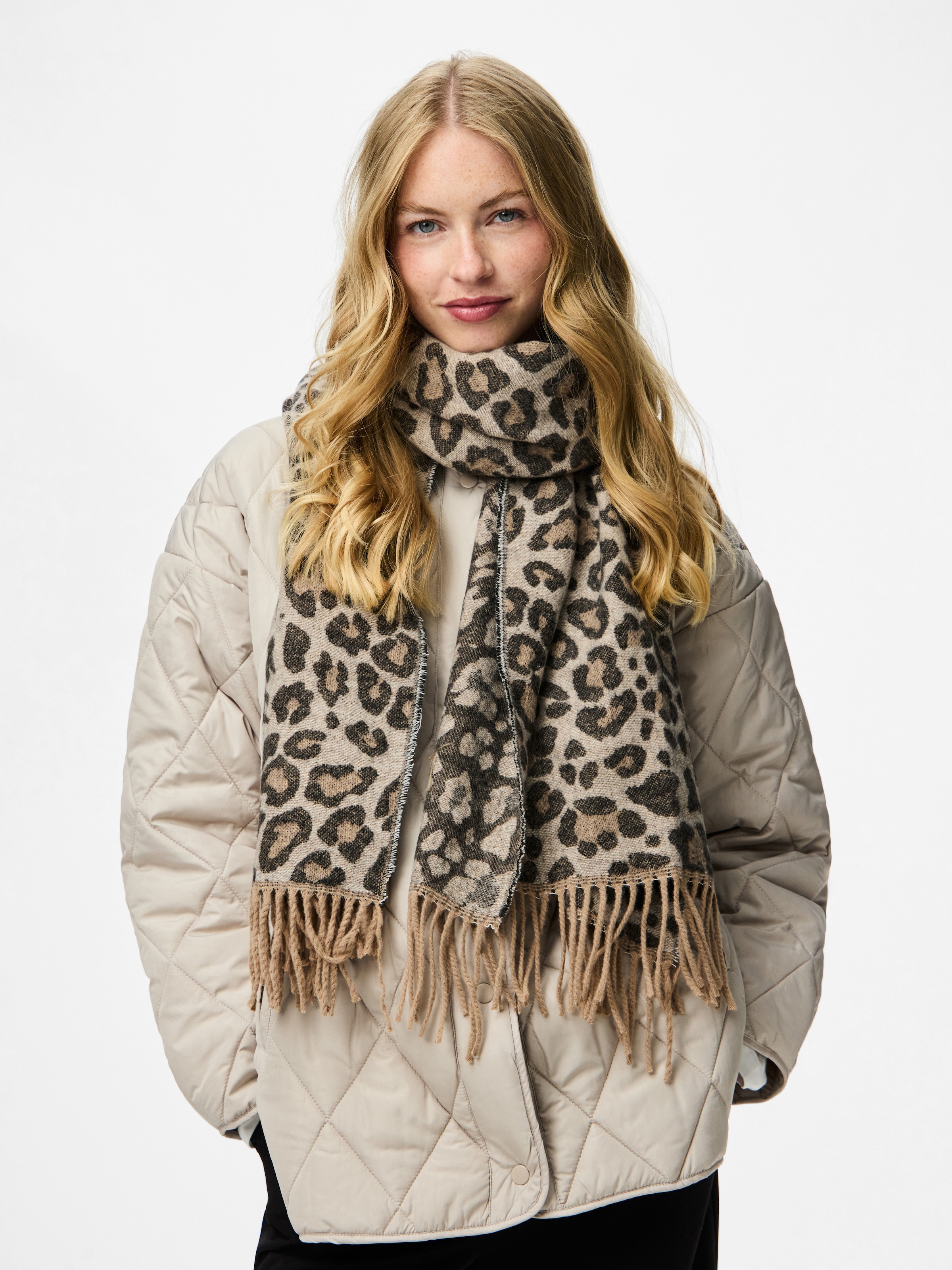 pieces Schal »PCJIRA SCARF NOOS« mit Wolle