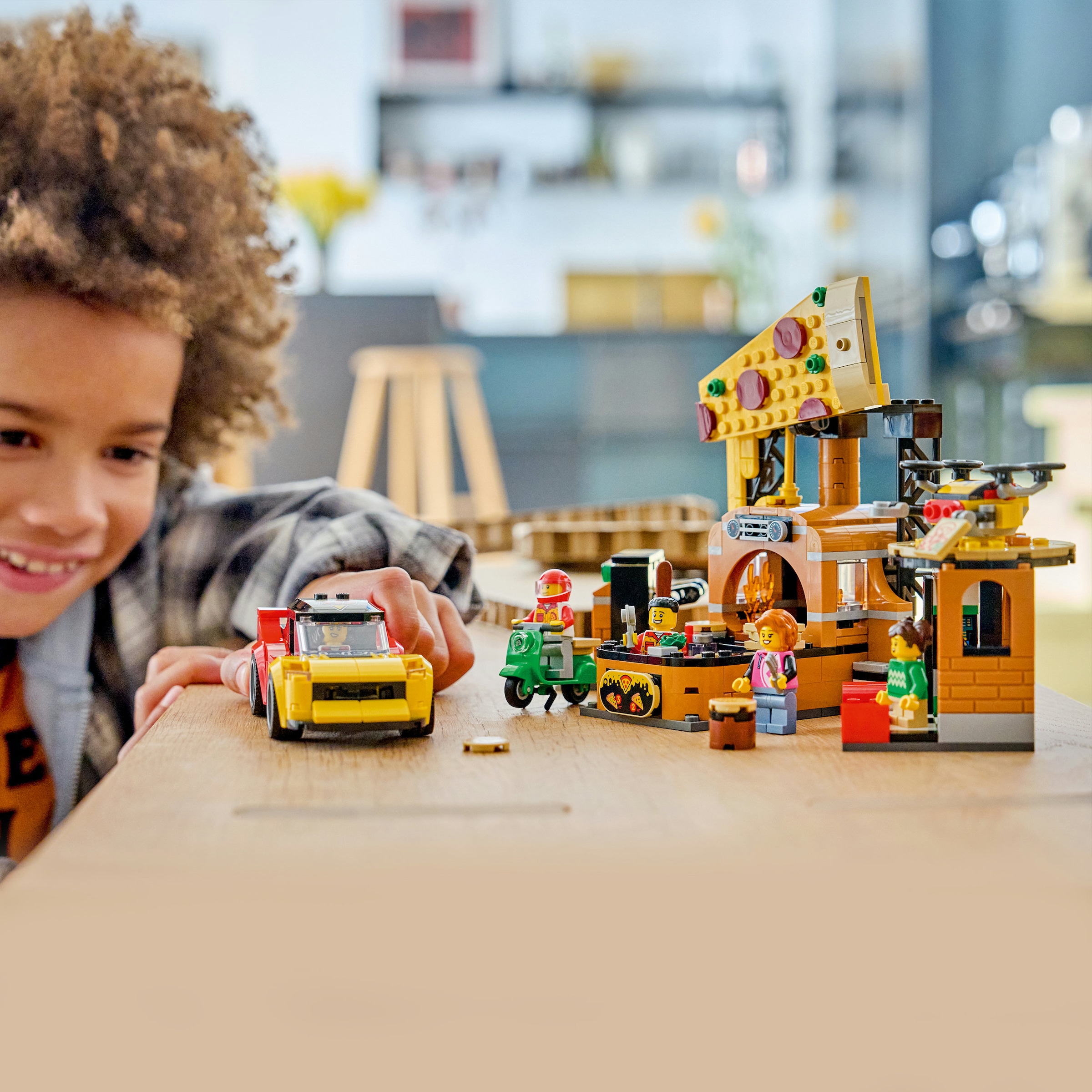 LEGO® Konstruktionsspielsteine »Pizza-Liefererlebnis mit Fahrzeugen (60496), LEGO City« Made in Europe
