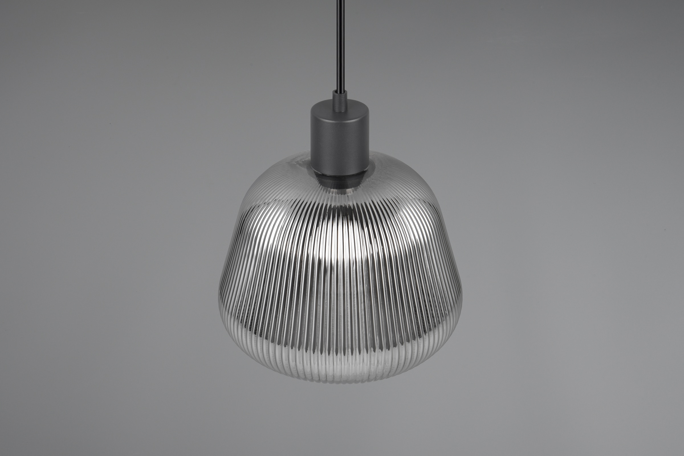 TRIO Leuchten Pendelleuchte »TARIFA, 1-flammige Hängeleuchte exkl 1xE27 max 25W, Glas Hängelampe« E27 1 Stk. warmweiß - kaltweiß höhenverstellbar max 150cm Glas in Riffeloptik und leicht verspiegelt