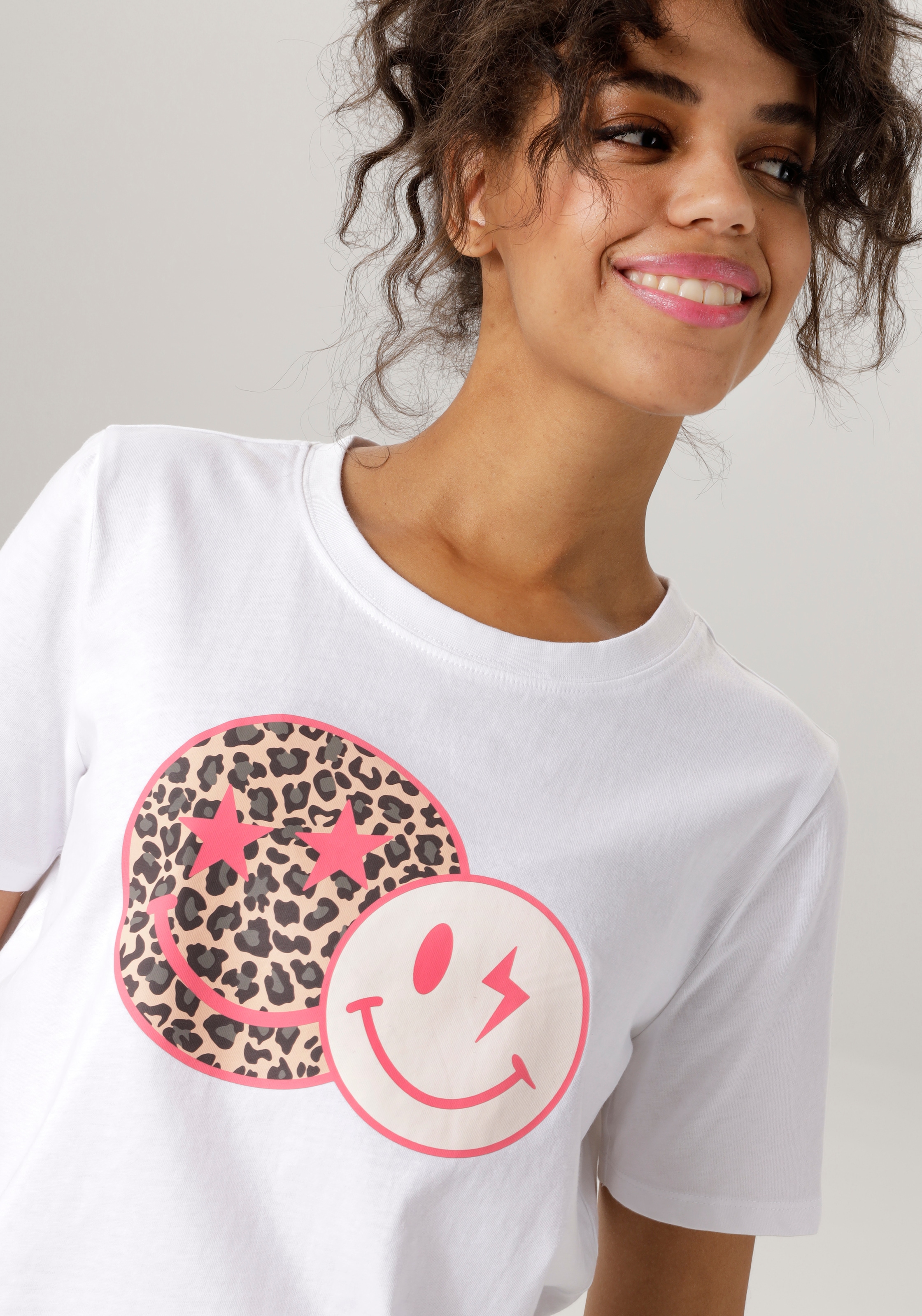 Aniston CASUAL T-Shirt, mit coolen Smileys bedruckt