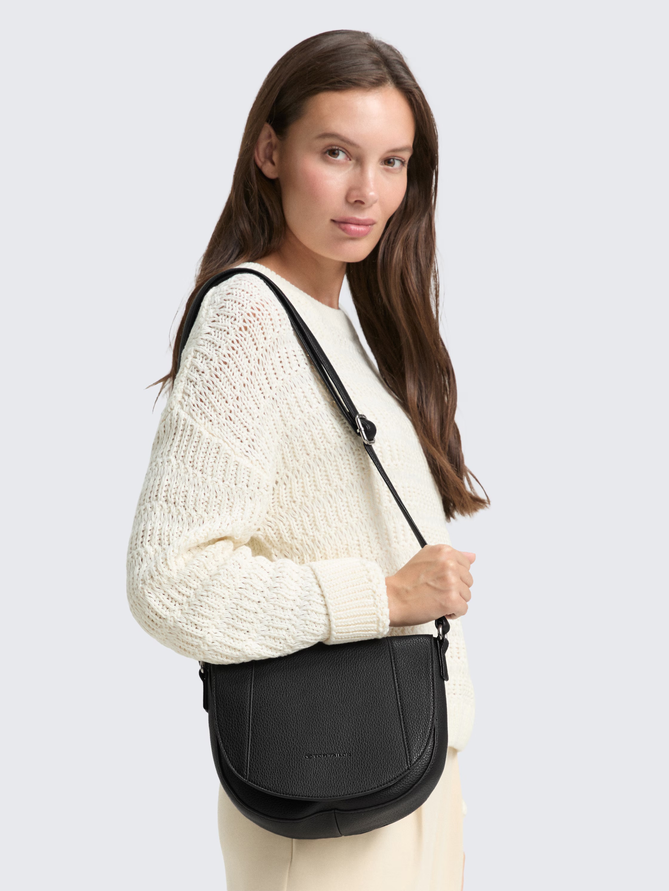 TOM TAILOR Satteltasche »Dahlia« weiches Lederimitat in moderem Look mit Kontrastkanten und feinem Logo