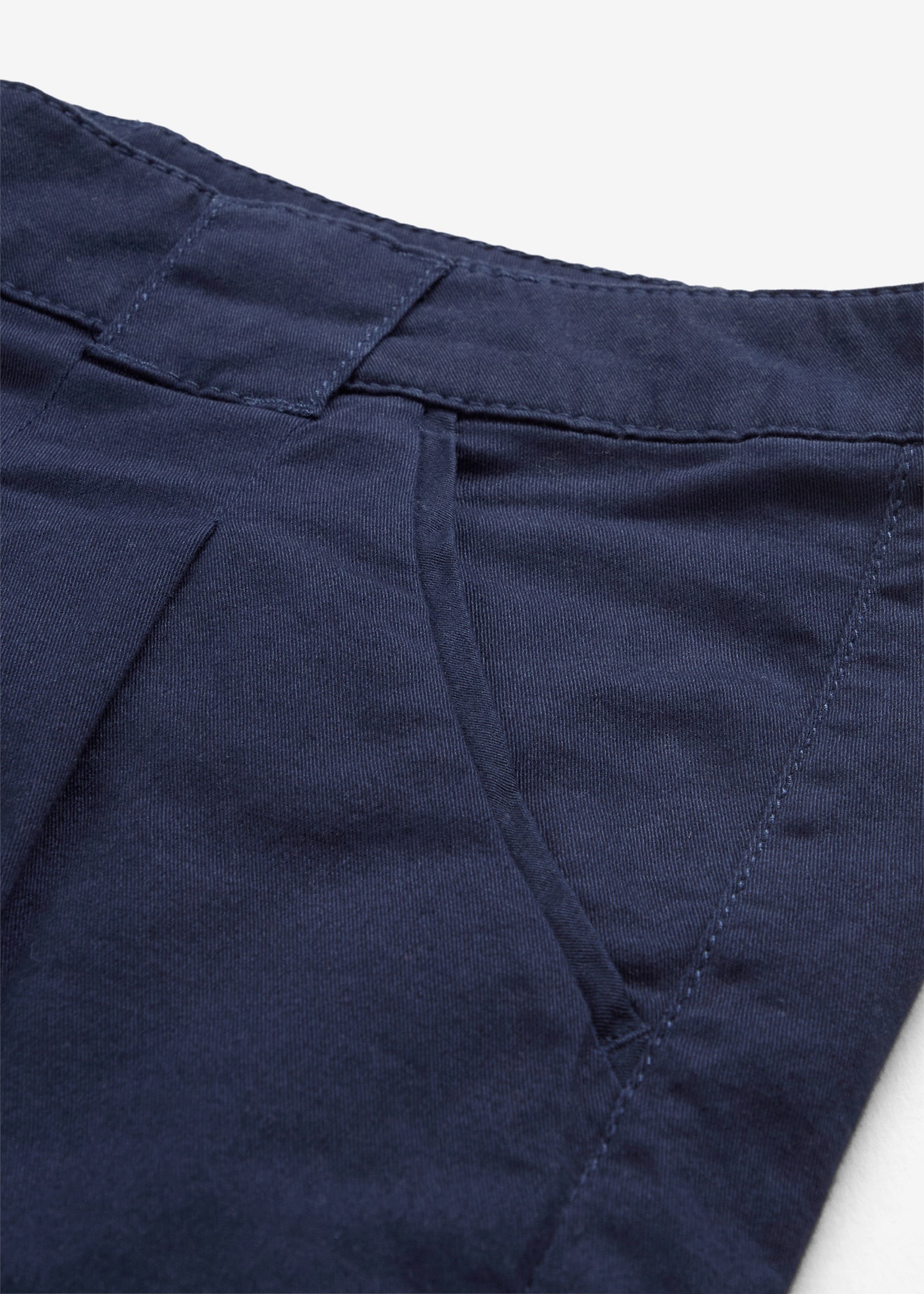 bonprix Chinohose  schmale Form, mit Bundfalten und praktischen Taschen