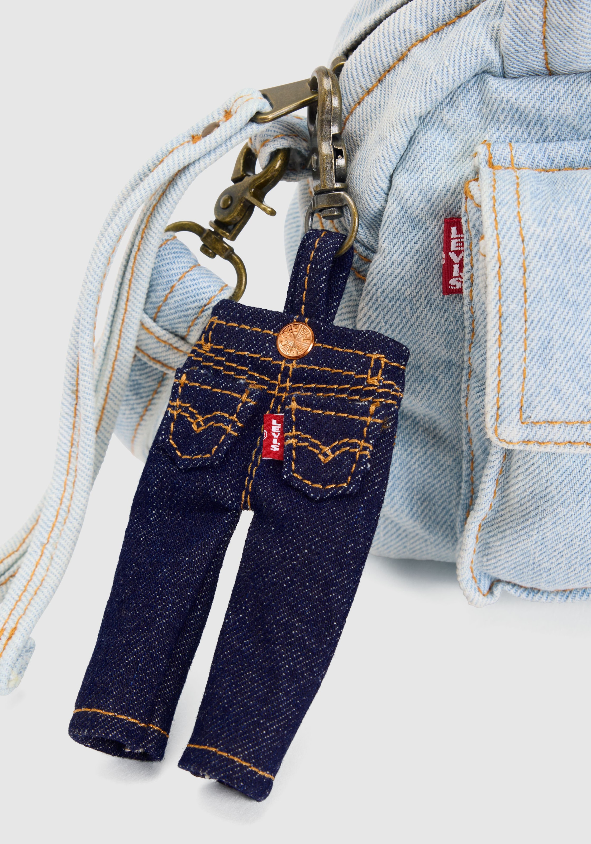 Levi's® Schlüsselanhänger »LEVI'S MINI 501 CHARM« Mini Jeans, für Schlüsselbund, Handtasche, Rucksack mit Karabinerhaken