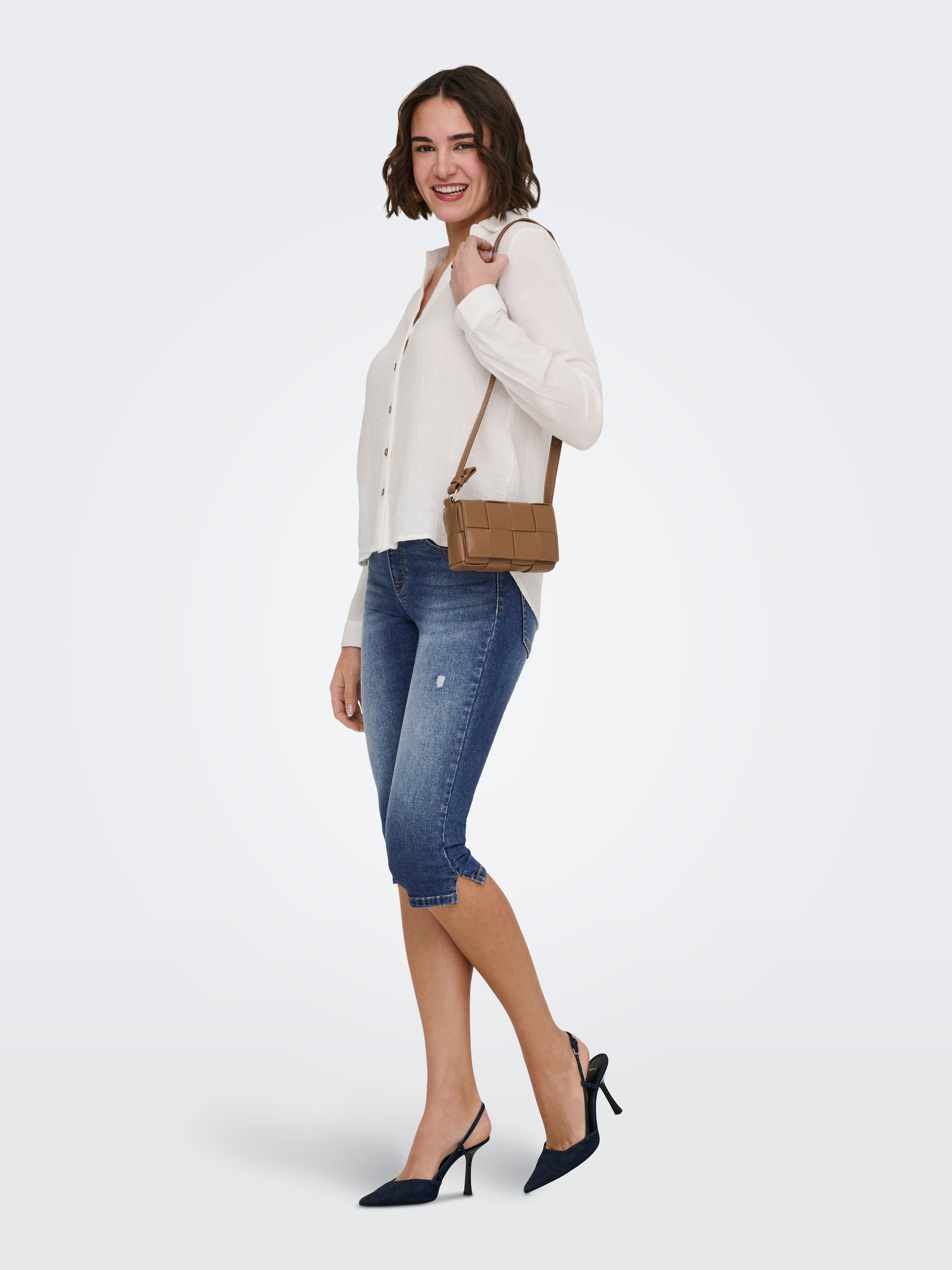 ONLY Caprijeans »ONLWAUW MID CAPRI SLIT DES DNM BOX« Materialmix, mit Destroyed Effekt