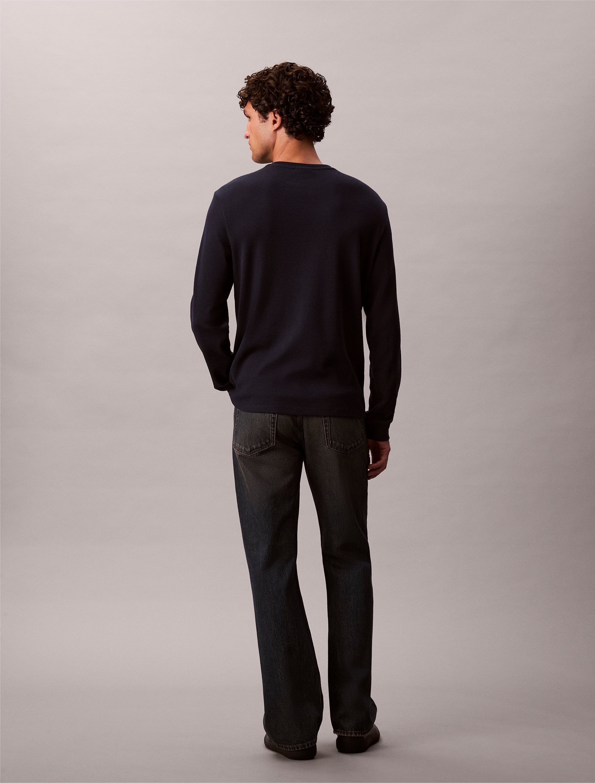 Calvin Klein Jeans Langarmshirt »LS WAFFLE BADGE CREWNK TEE«, Mit Rundhalsausschnitt