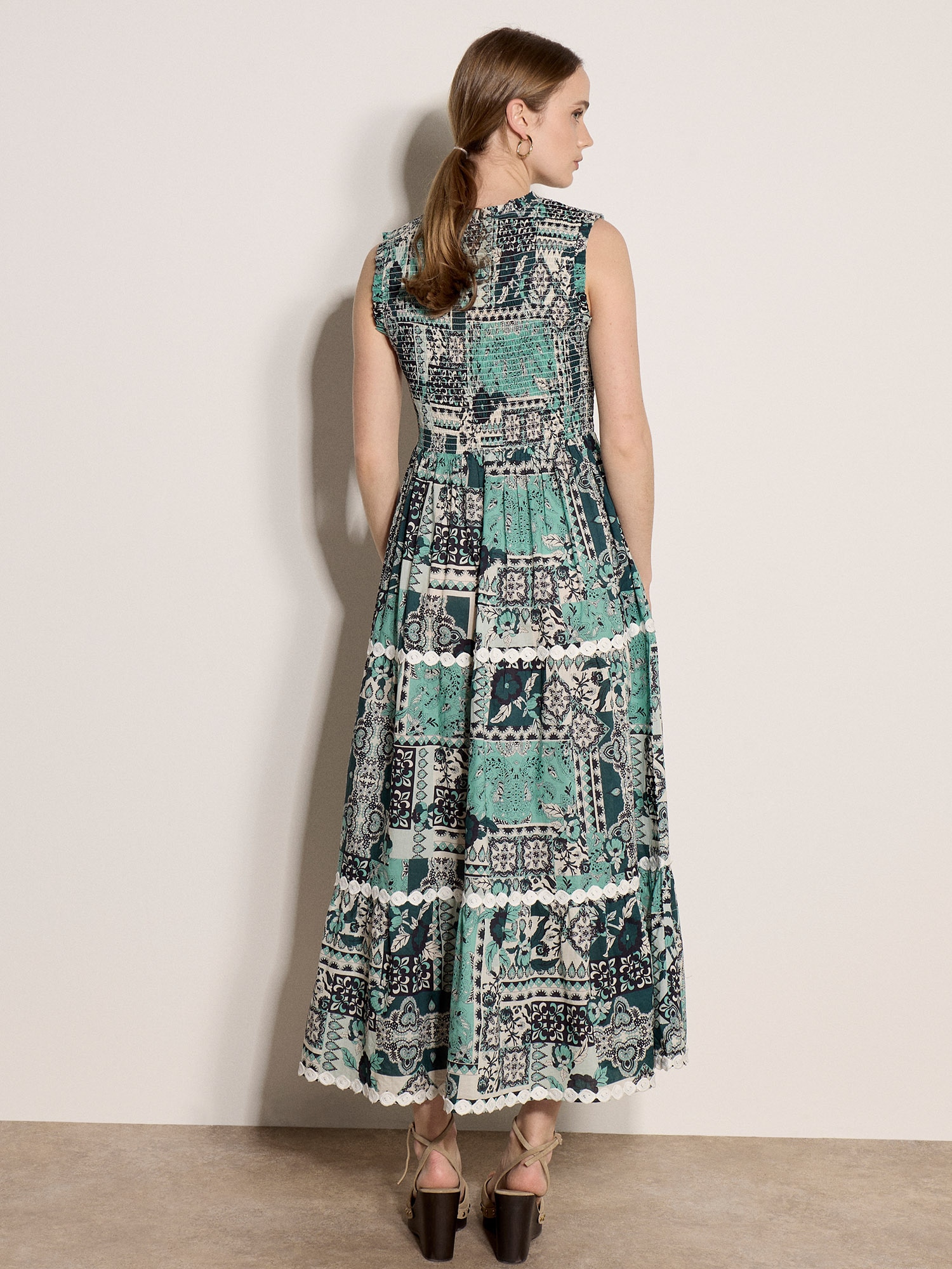 Apricot Midikleid »Druckkleid« mit Smokdetails und Rüschen