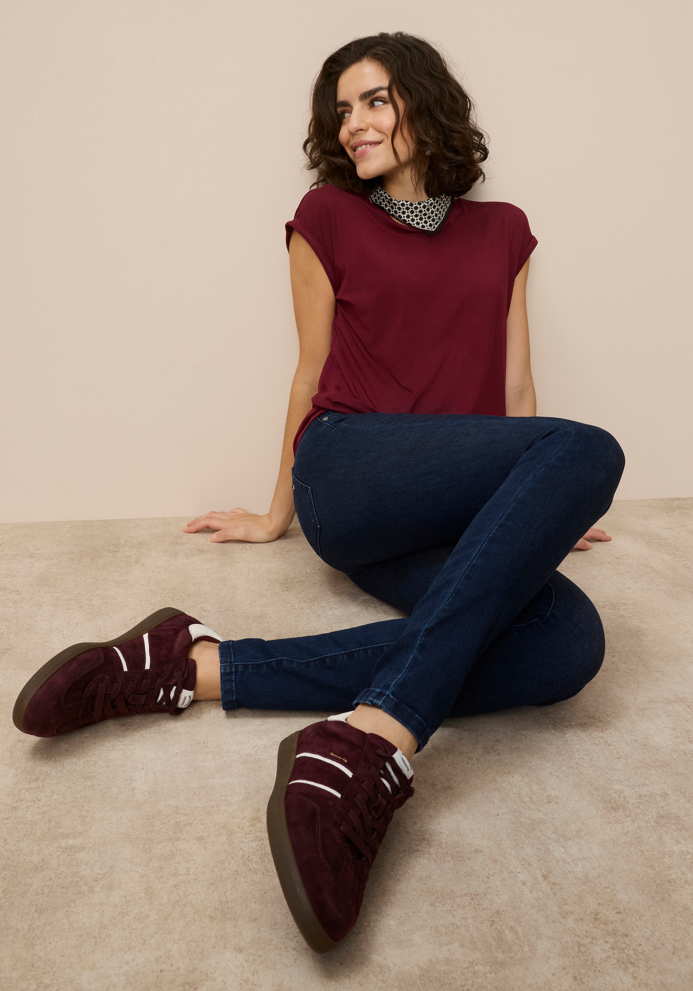 Tamaris Skinny-fit-Jeans »aus bequemen Stretch-Denim« schmale Beinweite, mit Gürtelschlaufenbund, mit Metallreißverschluss