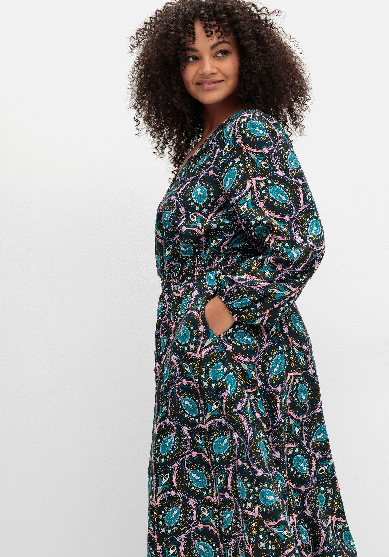 Sheego Maxikleid »Maxikleid mit Paisleyprint und Taillen-Smokbund«