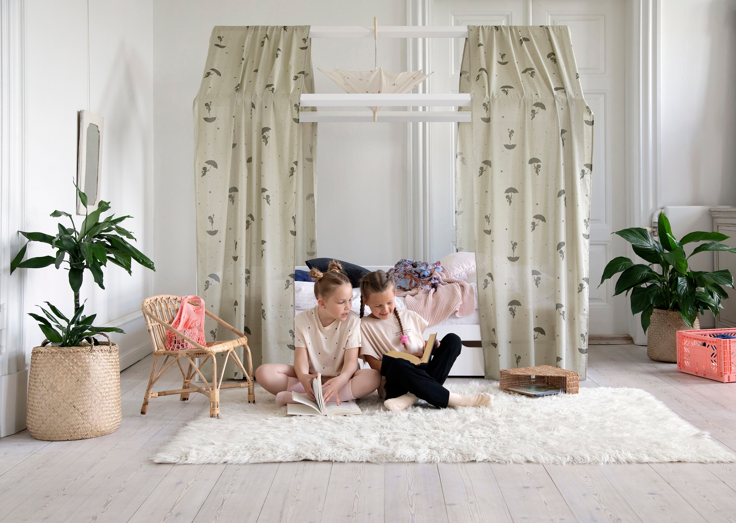 Hoppekids Kinderbett »ECO Dream« Hausbett mit Dach 90x200 massiv weiß
