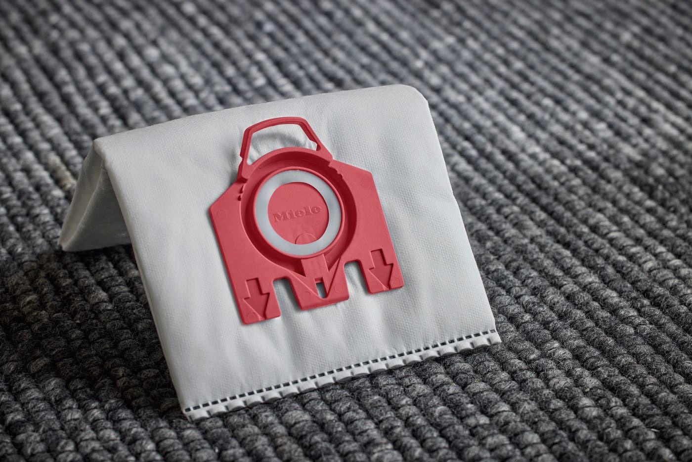 Miele Staubsaugerbeutel »Miele Original Zubehör - Staubsaugerbeutel FJM HyClean Pure 2.0« 4er Pack Staubbeutel, 2er Pack Filter