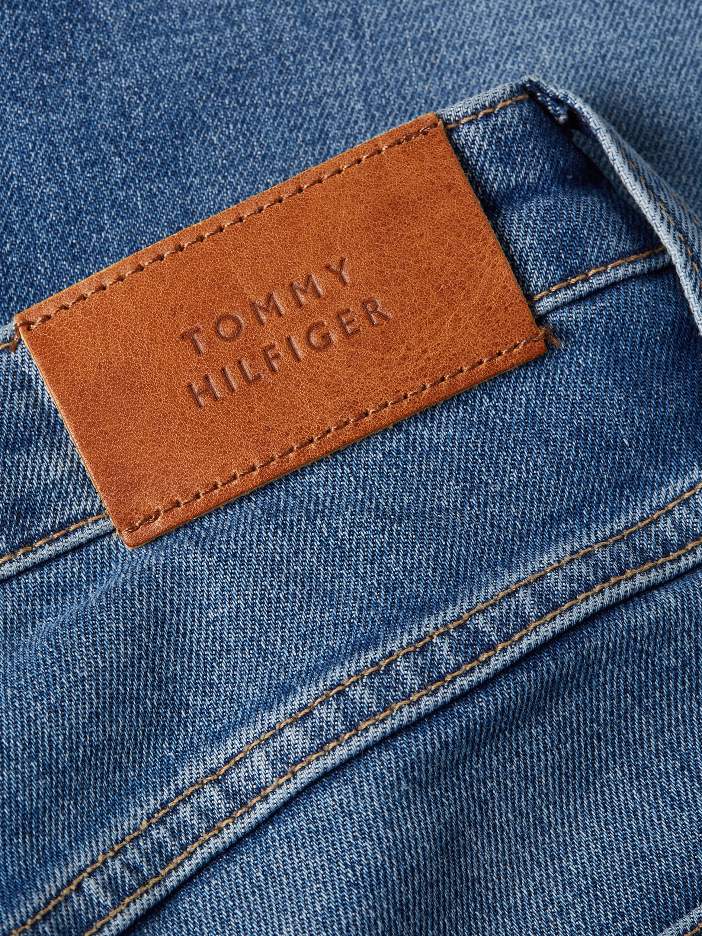 Tommy Hilfiger Straight-Jeans, mit bei OTTO Logo-Badge Hilfiger Tommy