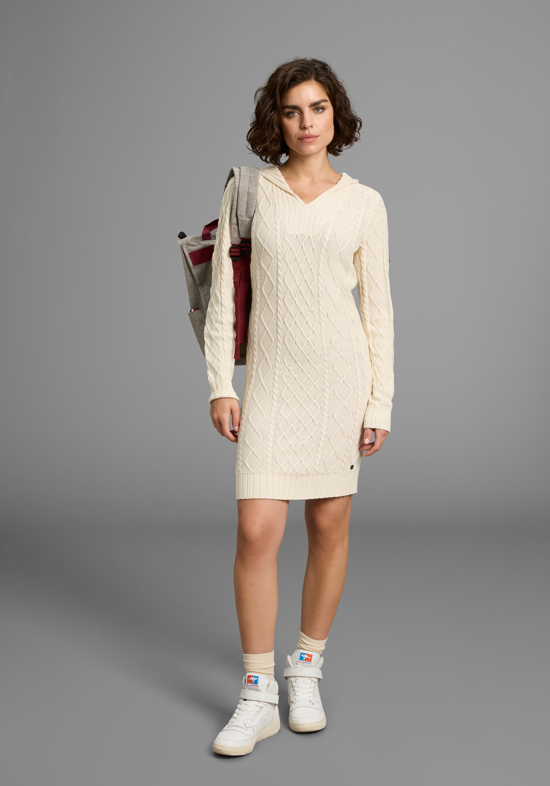 KangaROOS Strickkleid, mit modischem Zopfmuster