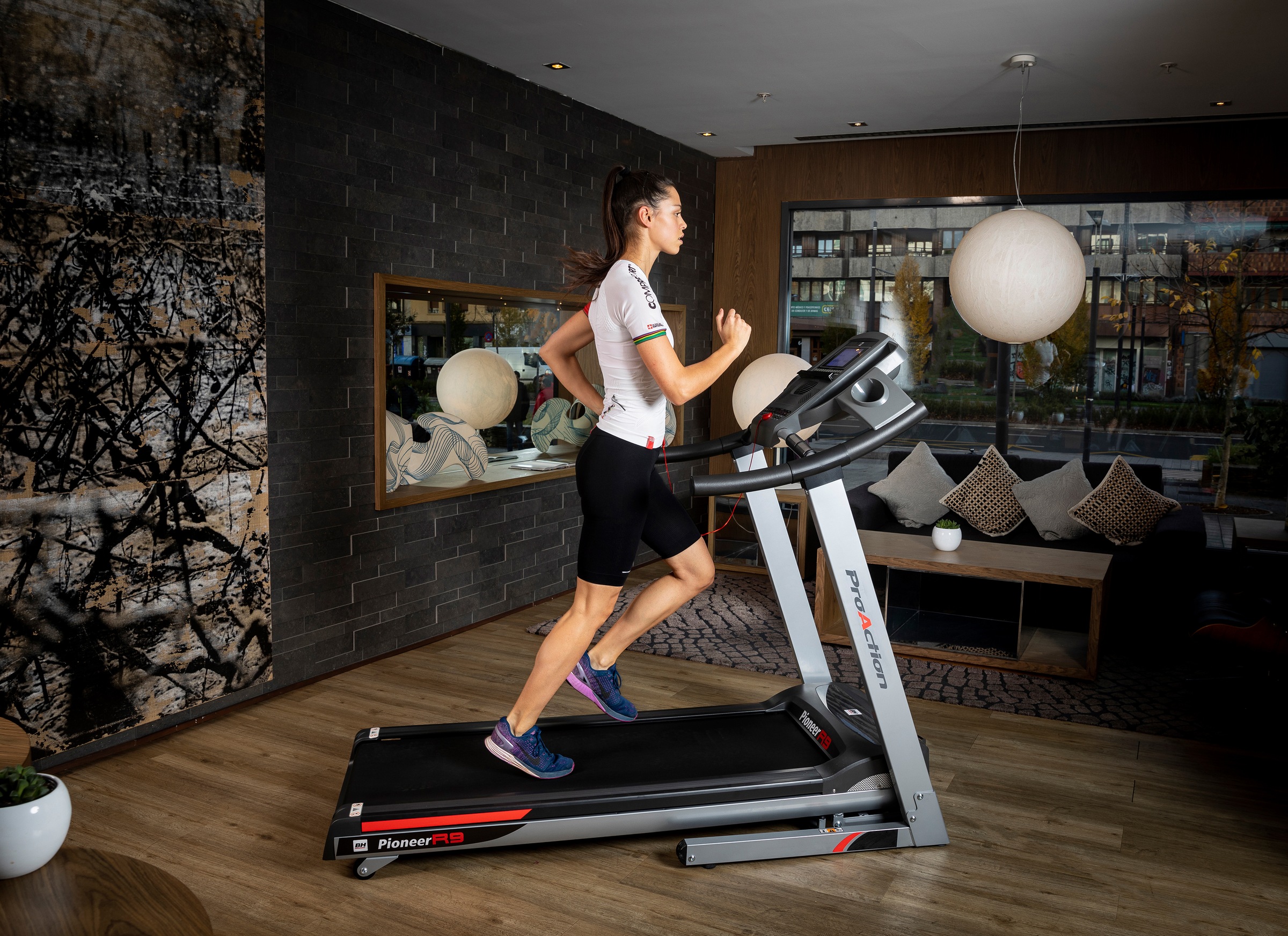 BH Fitness Laufband »Pioneer R9 G6587«, (mit Ausklappautomatik Soft-Drop-System und Tablet-Halterung), bis max. 22 km/h, klappbar