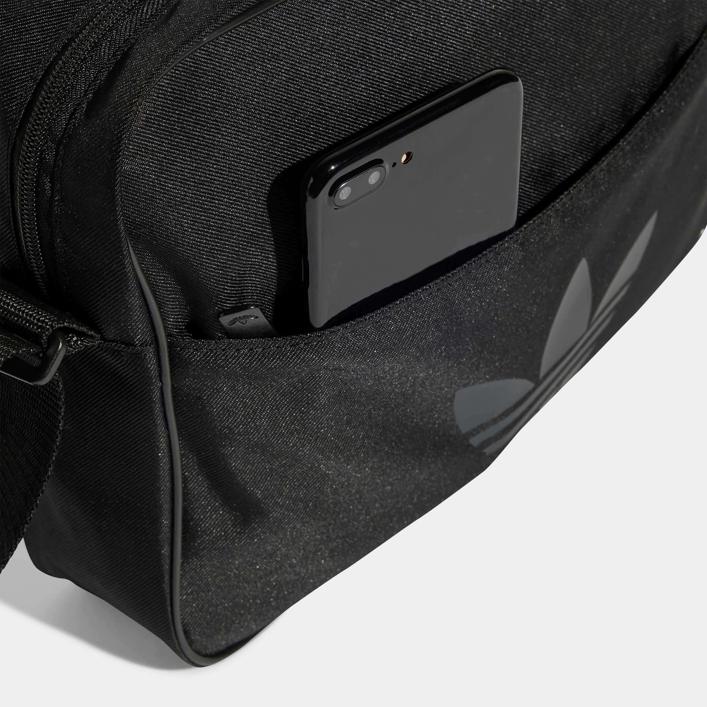 adidas Originals Sporttasche »AC AIRLINER«, Schultertasche im Retrolook