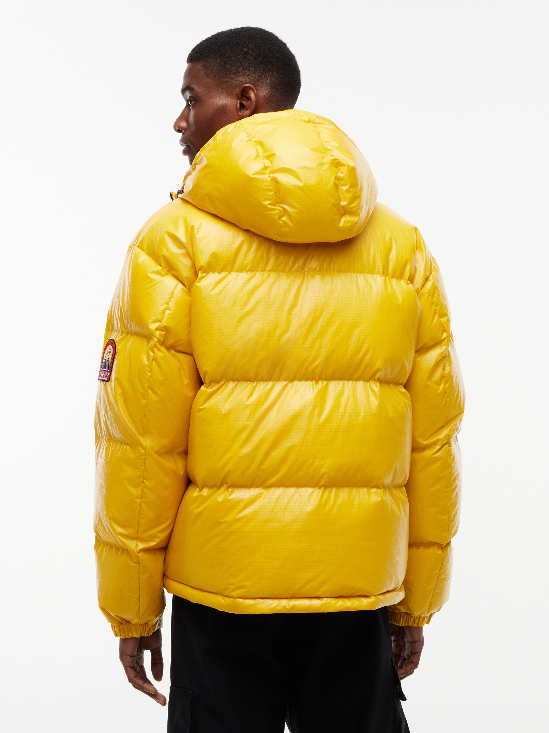 Tommy Jeans Daunenjacke »TJM ALASKA OUTDOORS DOWN« ohne Kapuze mit Daunenfüllung, leicht glänzende Oberfläche