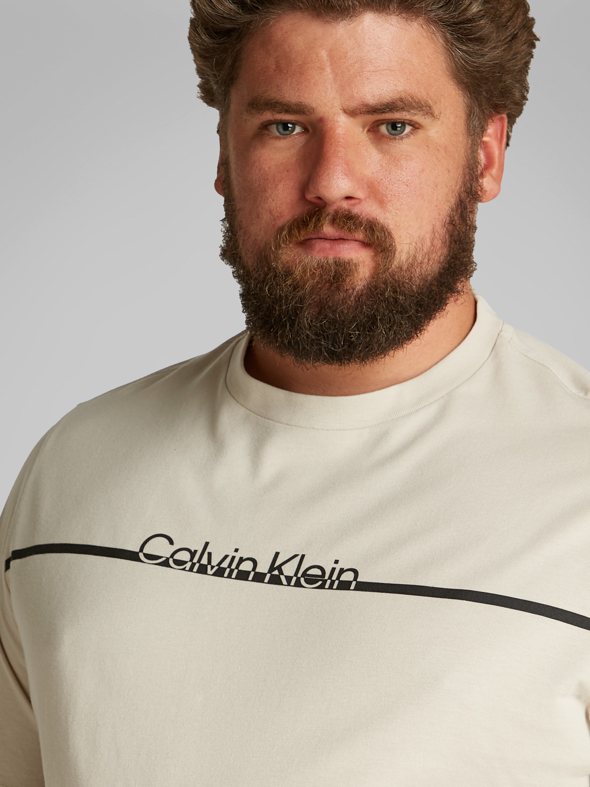 Calvin Klein Big&Tall Rundhalsshirt »BT_SPLIT LINE LOGO T-SHIRT«, in Großen Größen mit Logoprint