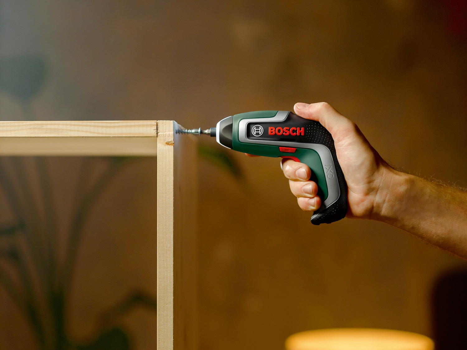 Bosch Home & Garden Akku-Schrauber »IXO 7 Flexi-Set«, mit flexibler Verlängerung 300 mm, Bit-Set und Ladekabel