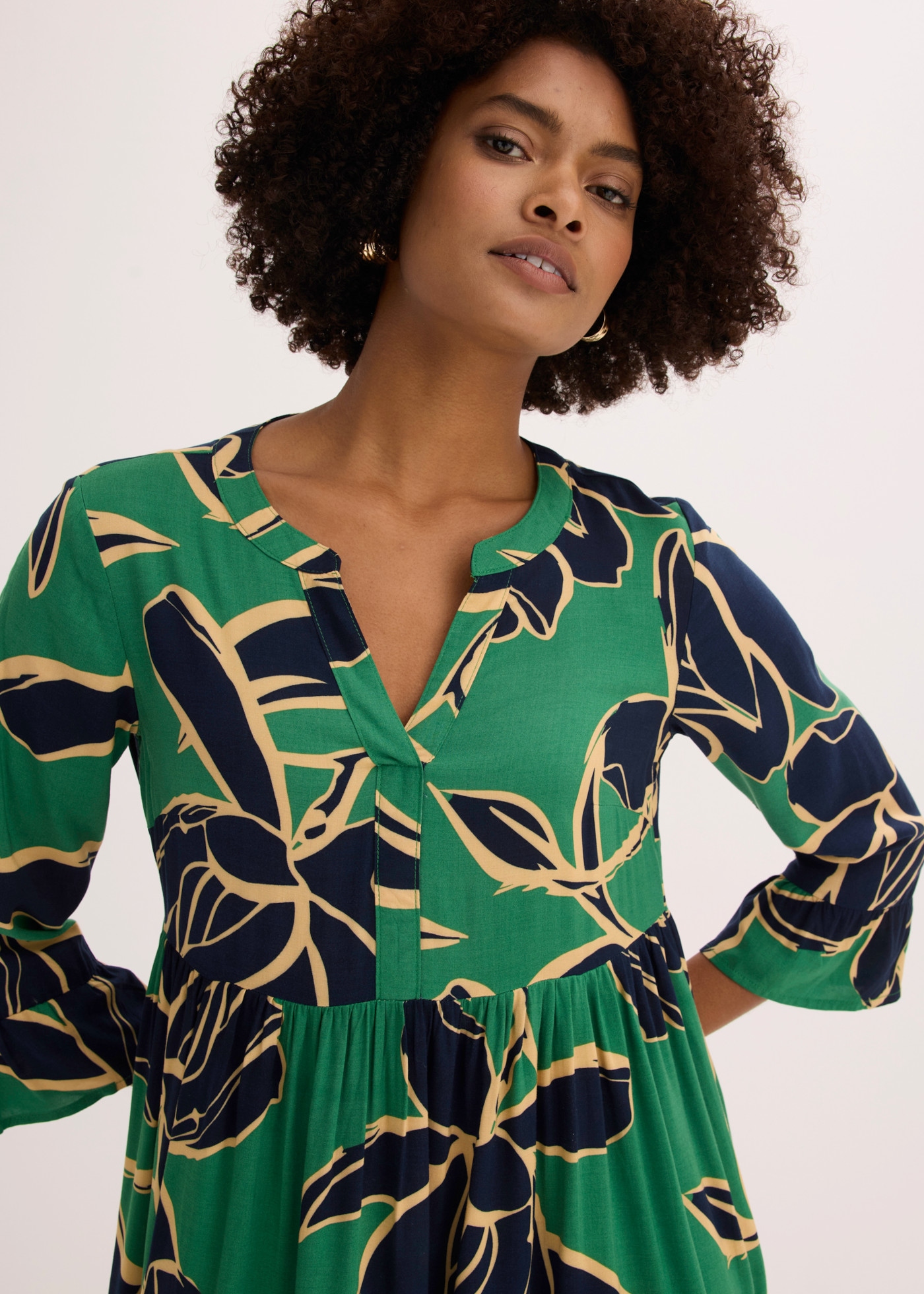 bonprix Tunikakleid figurumspielende Passform, mit trendigem Muster, Sommerkleid