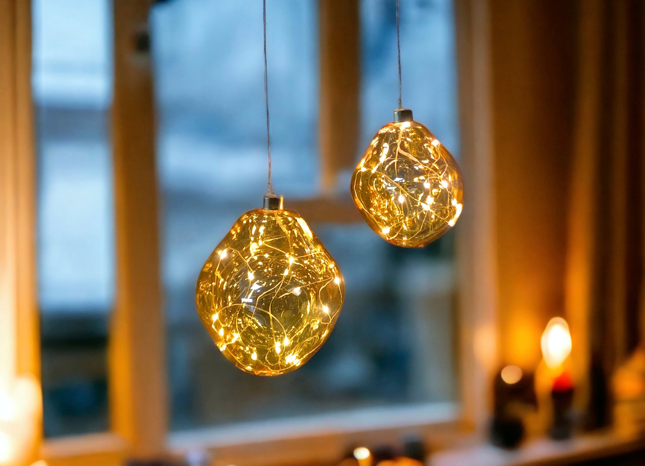 Leonique Dekokugel »Birdelle, mit LED Beleuchtung, Weihnachtsdeko in organischer Form«, Ø ca. 15 cm, Christbaumkugeln, organische Kugeln aus Glas