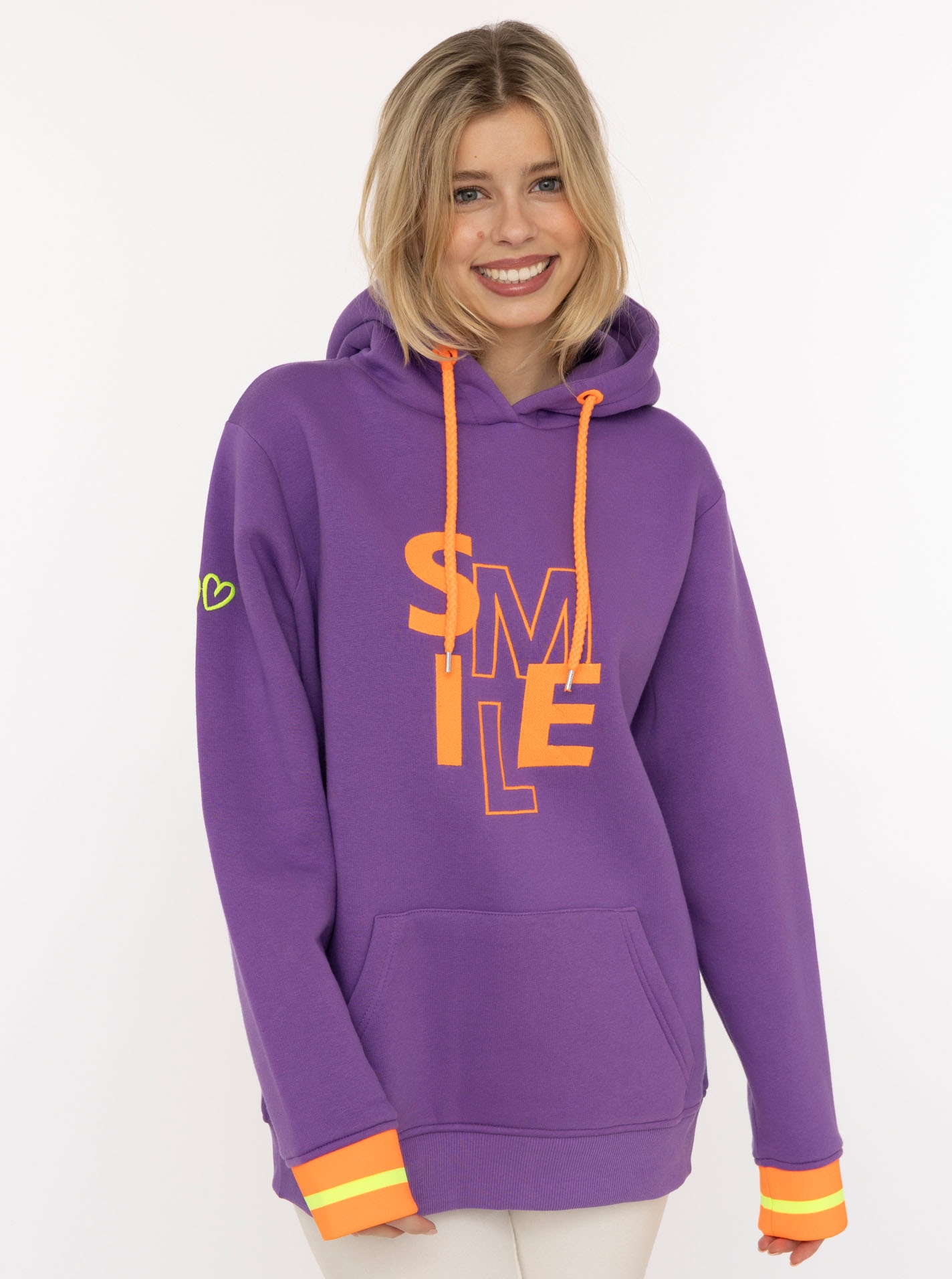 Zwillingsherz Hoodie »"SMILE"«, große Stickerei, gestreifte Bündchen, Fronttasche, Kapuze
