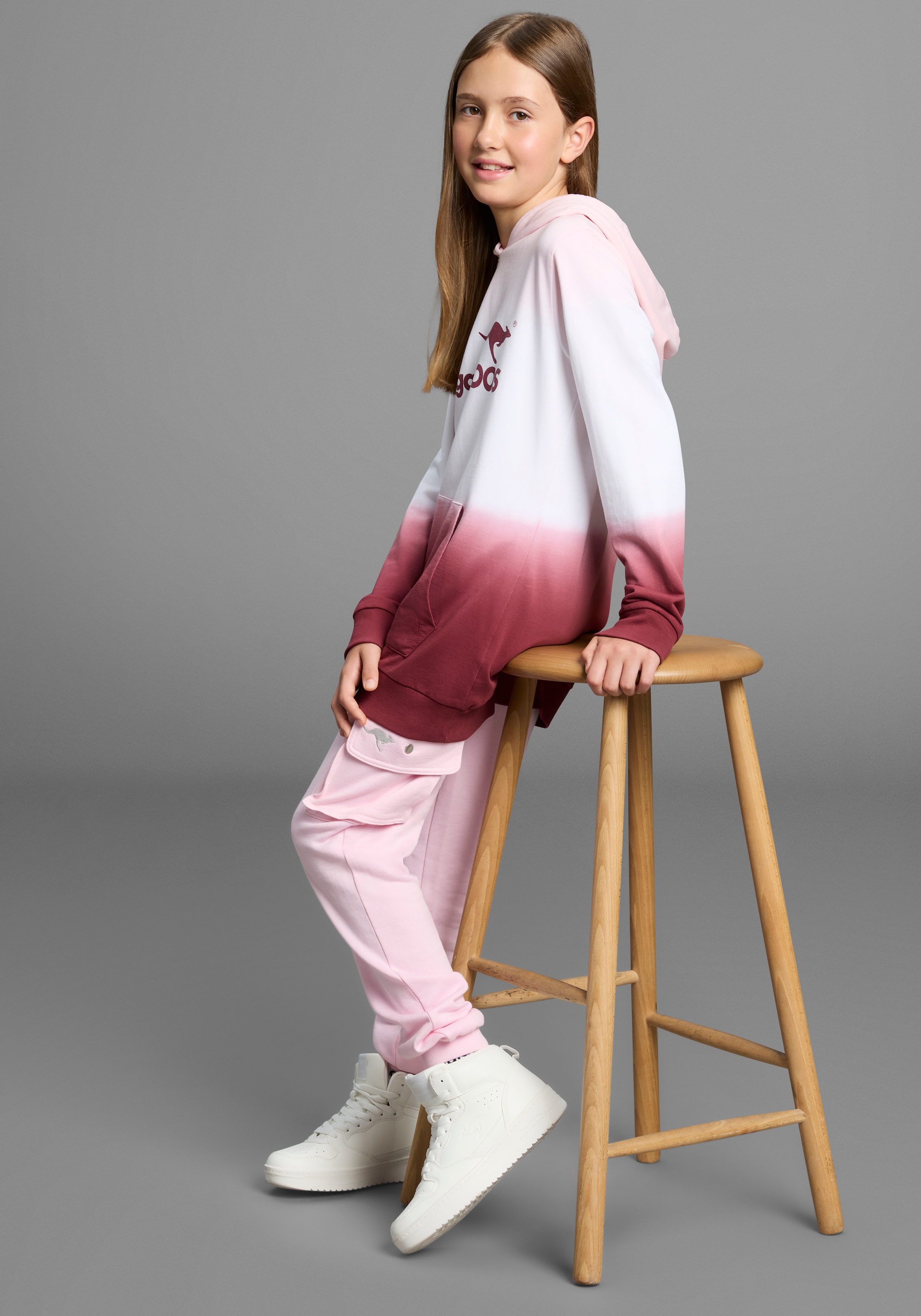 KangaROOS Kapuzensweatshirt », Longsweatshirt mit Farbverlauf«, Langarm mit Bündchen, taillierter Schnitt, mit Logodruck