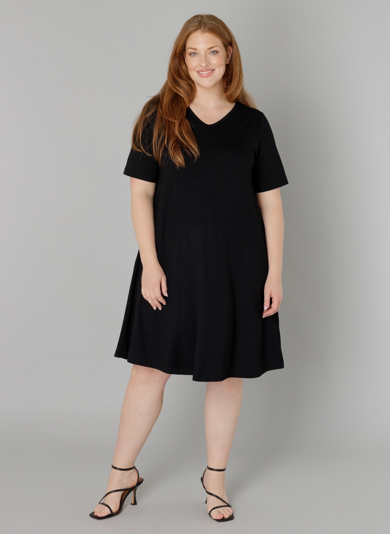 Base Level Curvy Shirtkleid »Abernathy«, In leicht ausgestellter Form