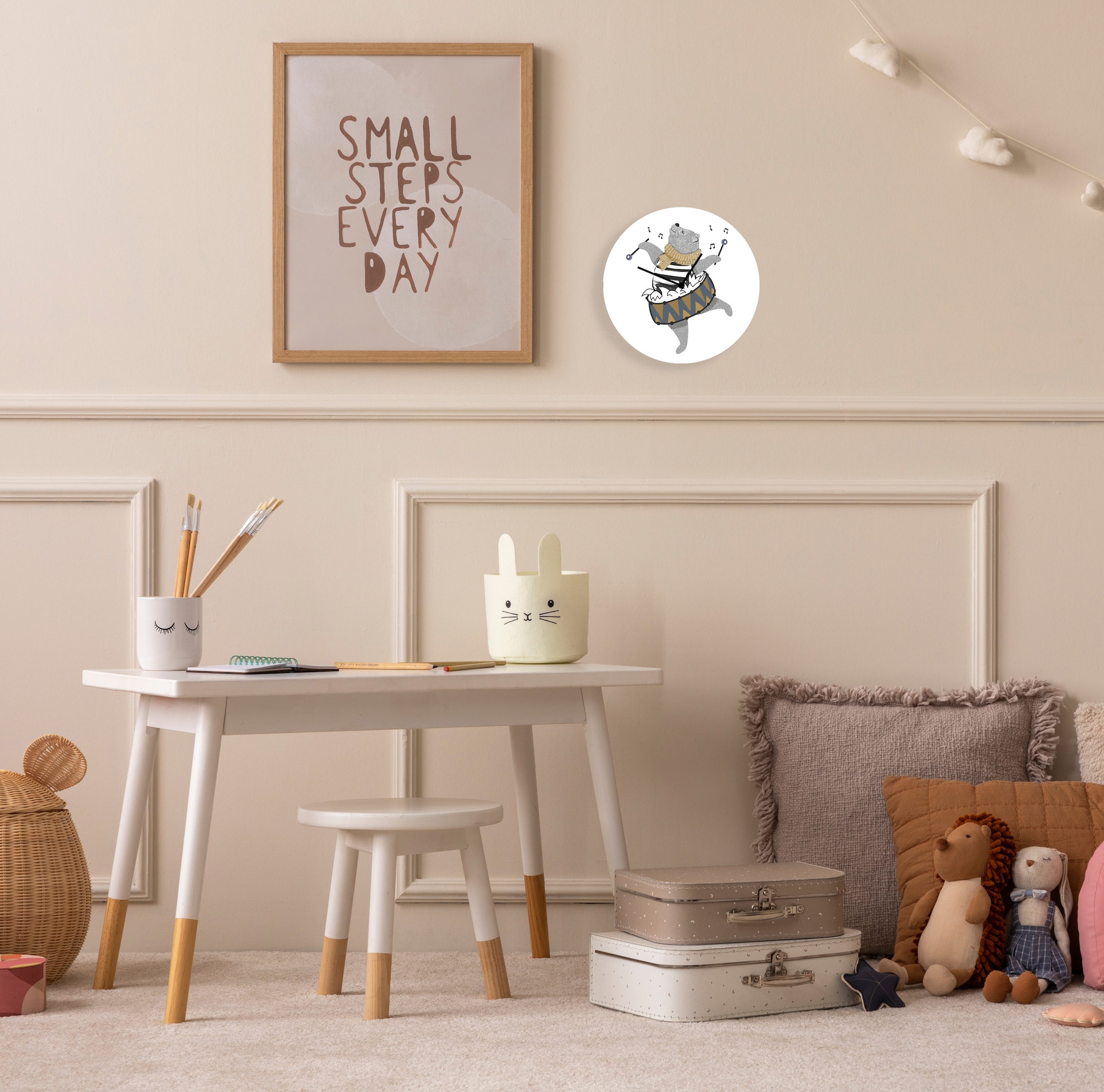 queence Wanduhr »Bär mit Trommel«, bedruckte Acrylglas Uhr, geräuschlos, 30cm, Kindermotiv