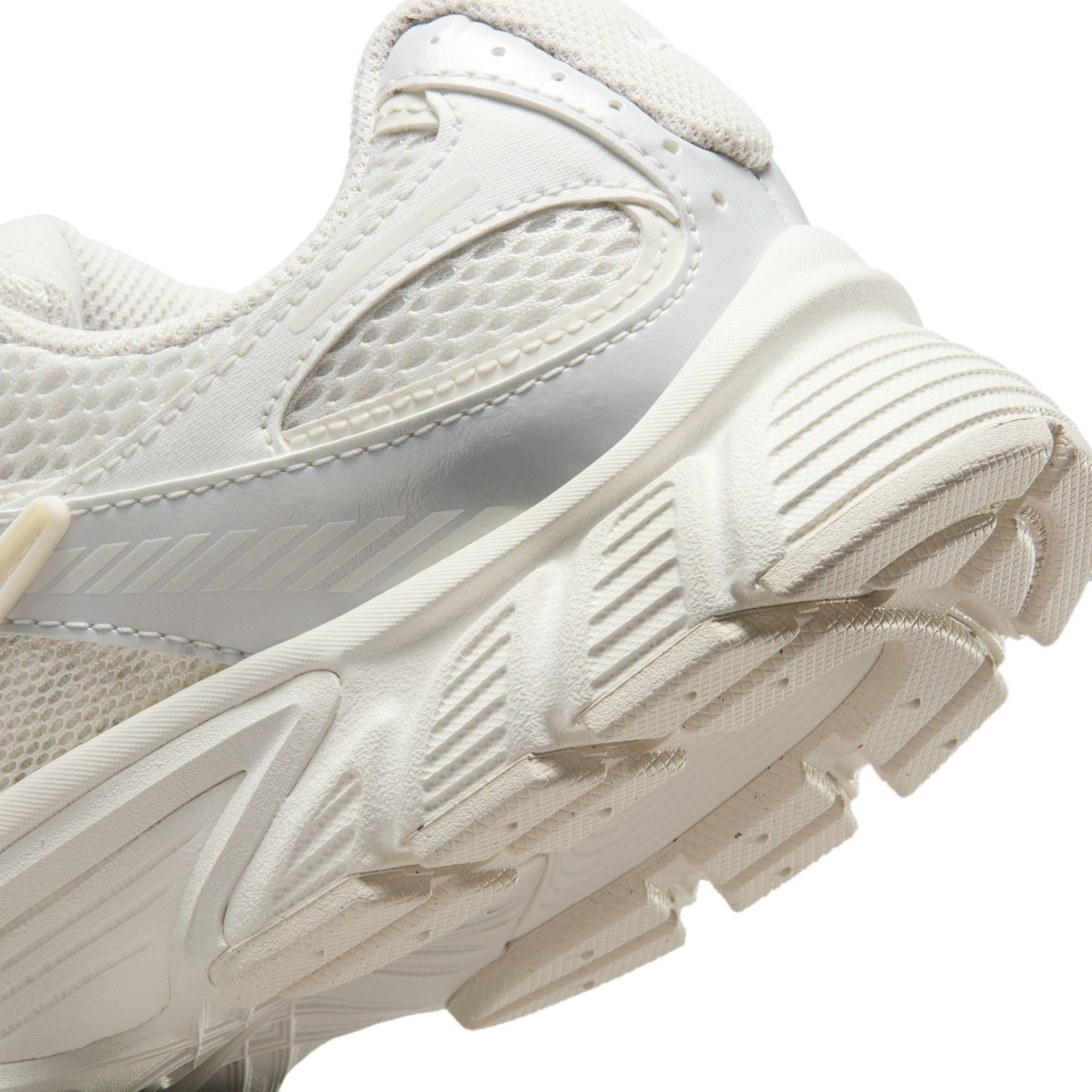 Nike Sportswear Sneaker »W V5 RNR«  inspiriert vom Design des Y2K Nike Vomero 5