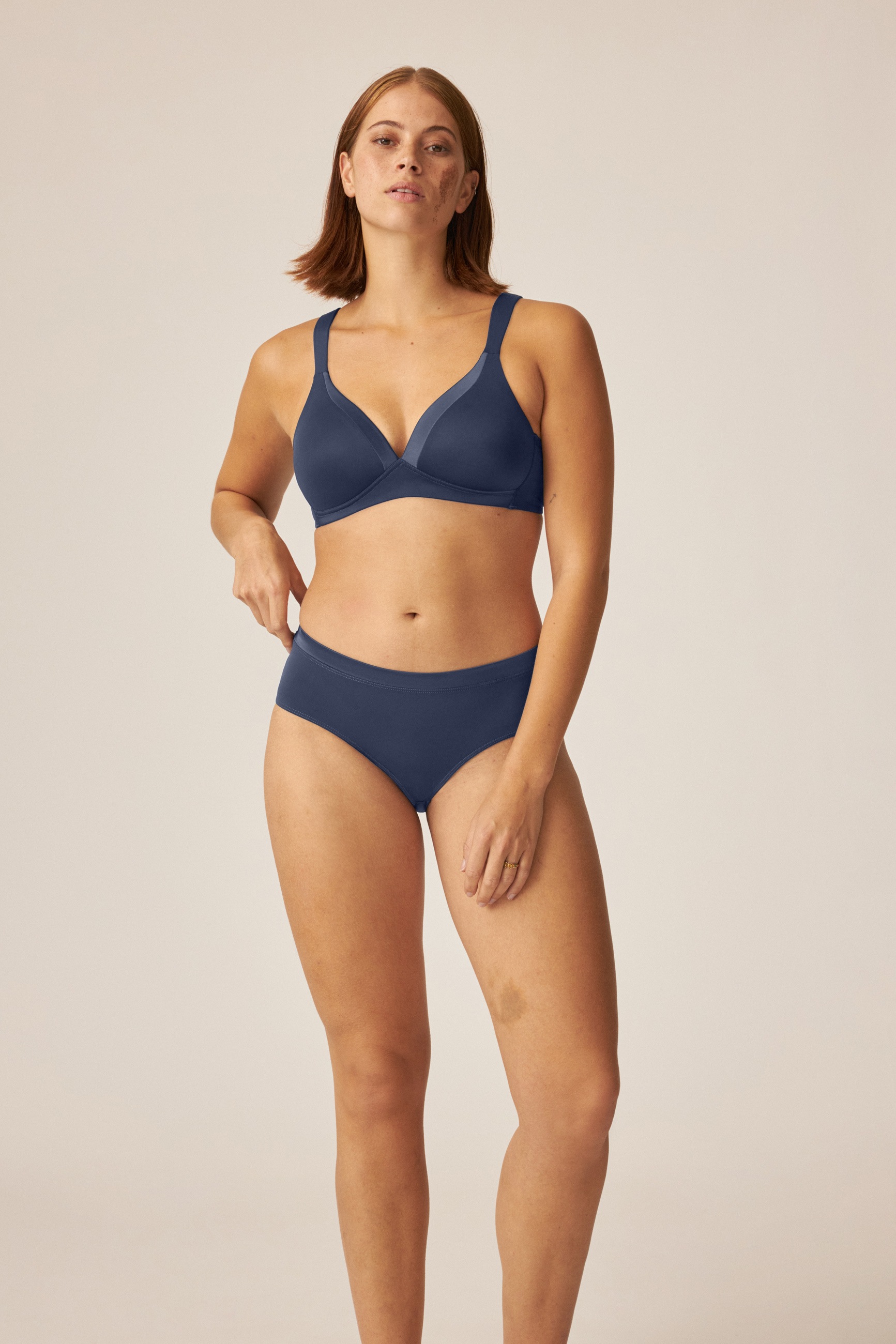 Naturana Bügelloser BH »The Wednesday« 1 Stk. mit Schale, Glanzband, breite Träger, weich, bequem, ohne Bügel