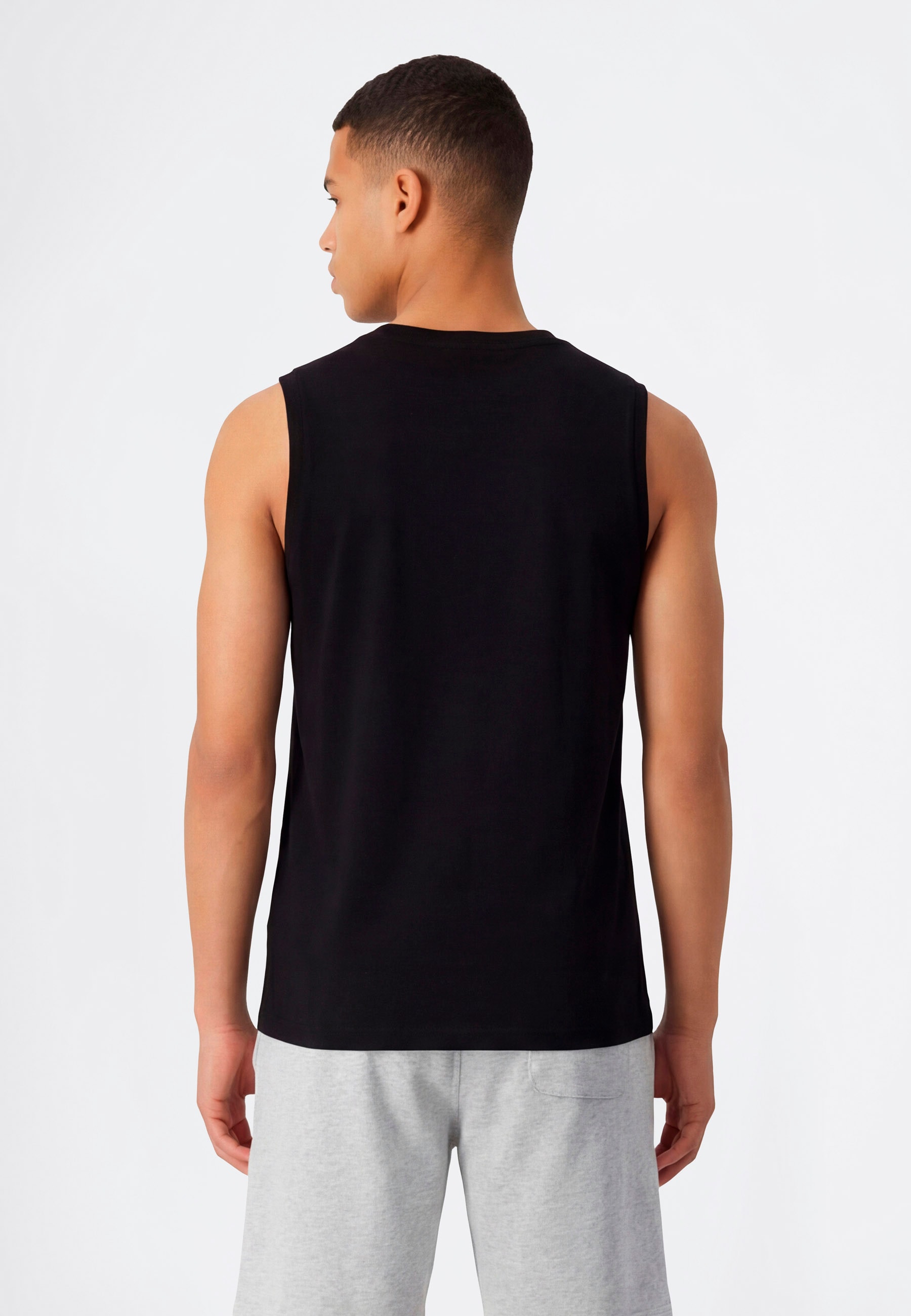Champion Tanktop »BASICS Sleeveless T-Shirt Large Logo« sportliche Schnittform, sportlicher Stil, mit Rundhalsausschnitt