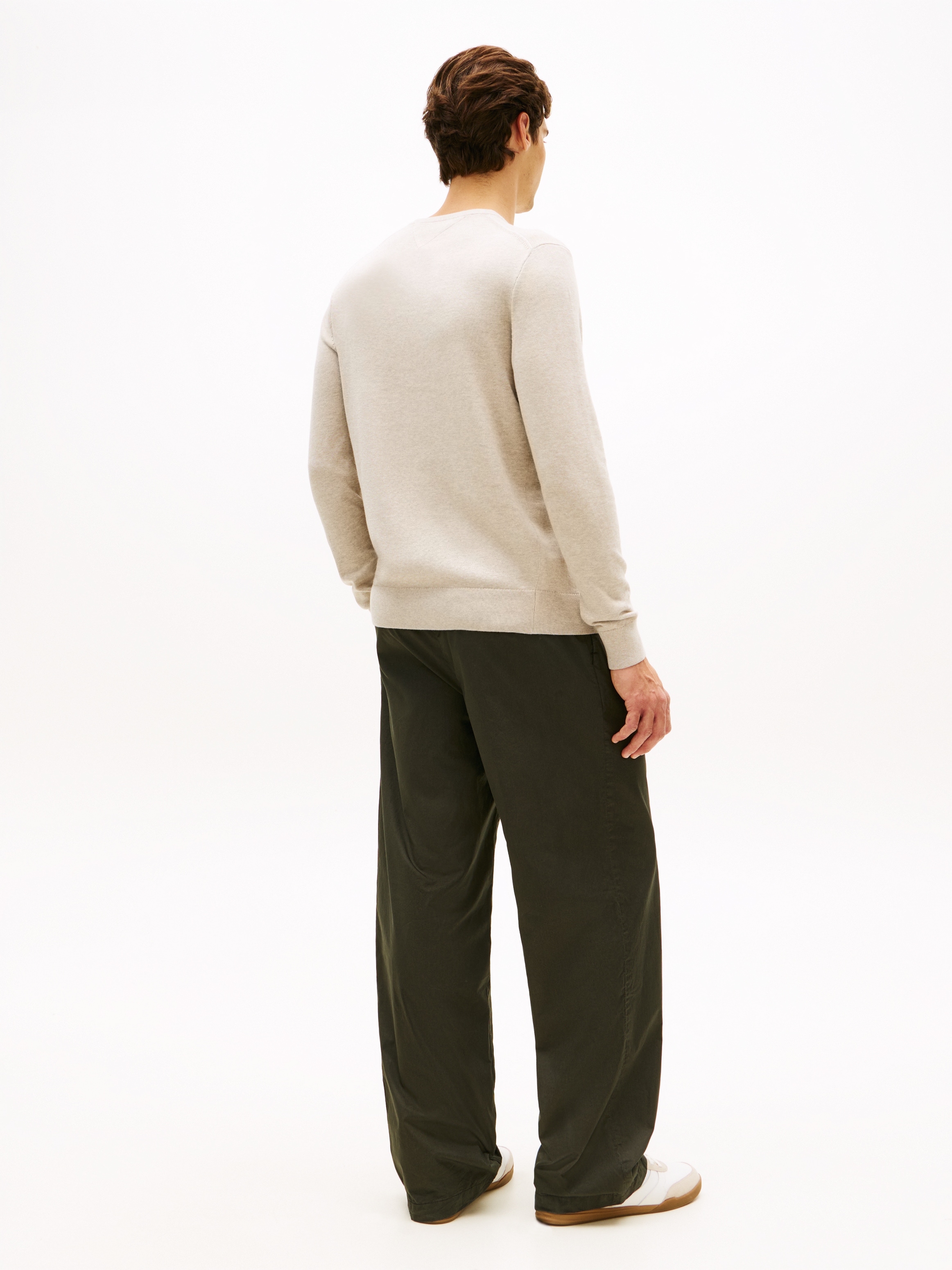 Tommy Hilfiger Strickpullover »ESSENTIAL COTTON V NECK mit V-Ausschnitt und Stickerei« unifarben, casual, regular fit, Baumwolle, V-Ausschnitt