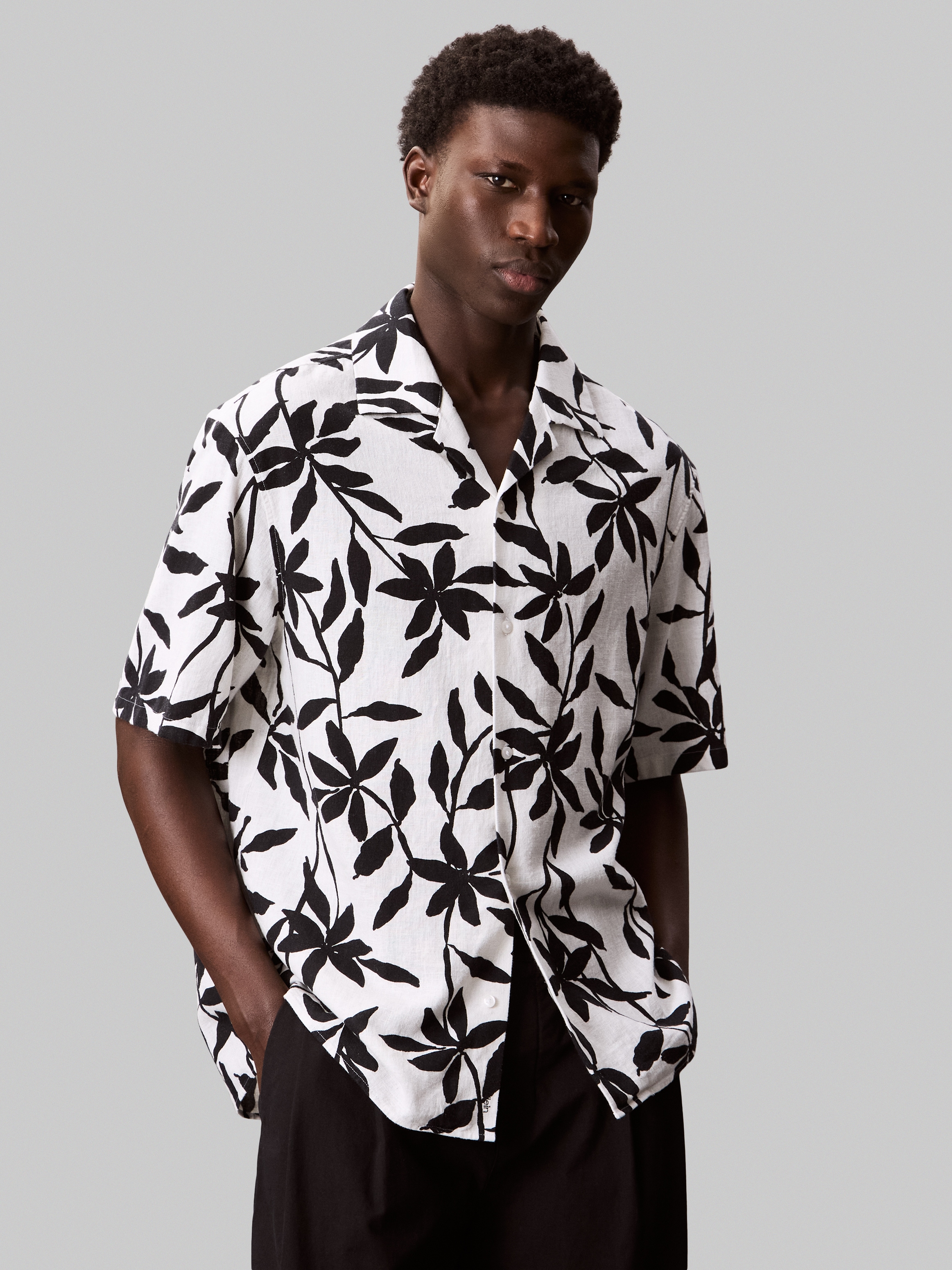 Calvin Klein Herren Kurzarmhemd »SS CMP CLLR AP LNN R« Mit Rundhalsausschnitt in weiß, Größe XL