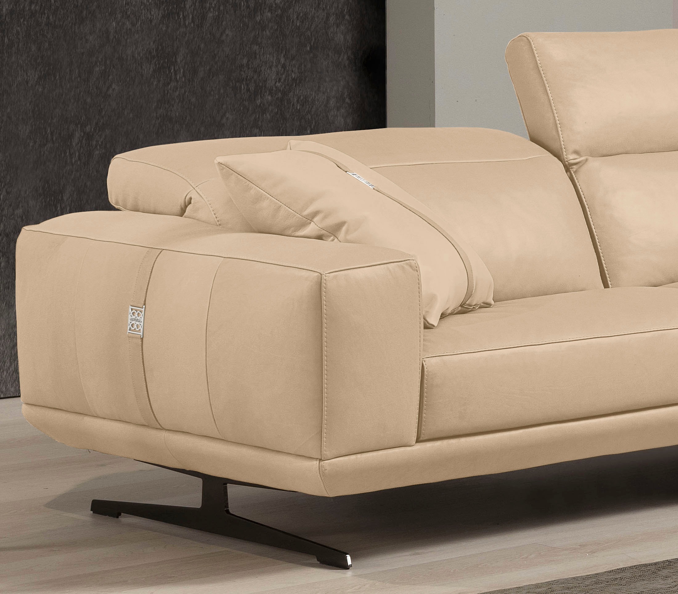 Egoitaliano 2,5-Sitzer »Gloria, super bequem und hochwertige Verarbeitung, edles Design«, beidseitig verstellbare Rückenelemente, mit Metallfüßen