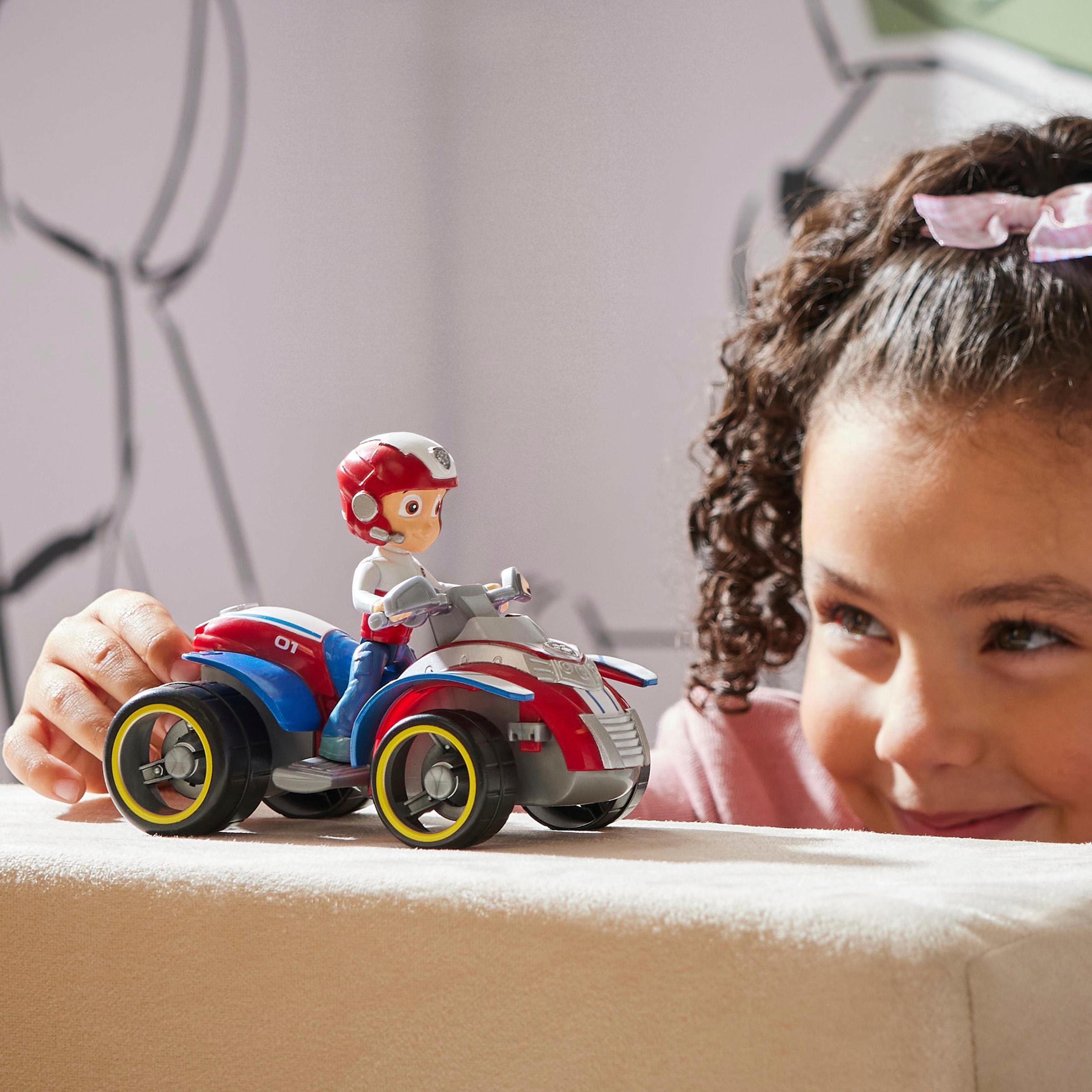 Spin Master Spielzeug-Auto »Paw Patrol - Sust. Basic Vehicle Ryder«, zum Teil aus recycelten Material