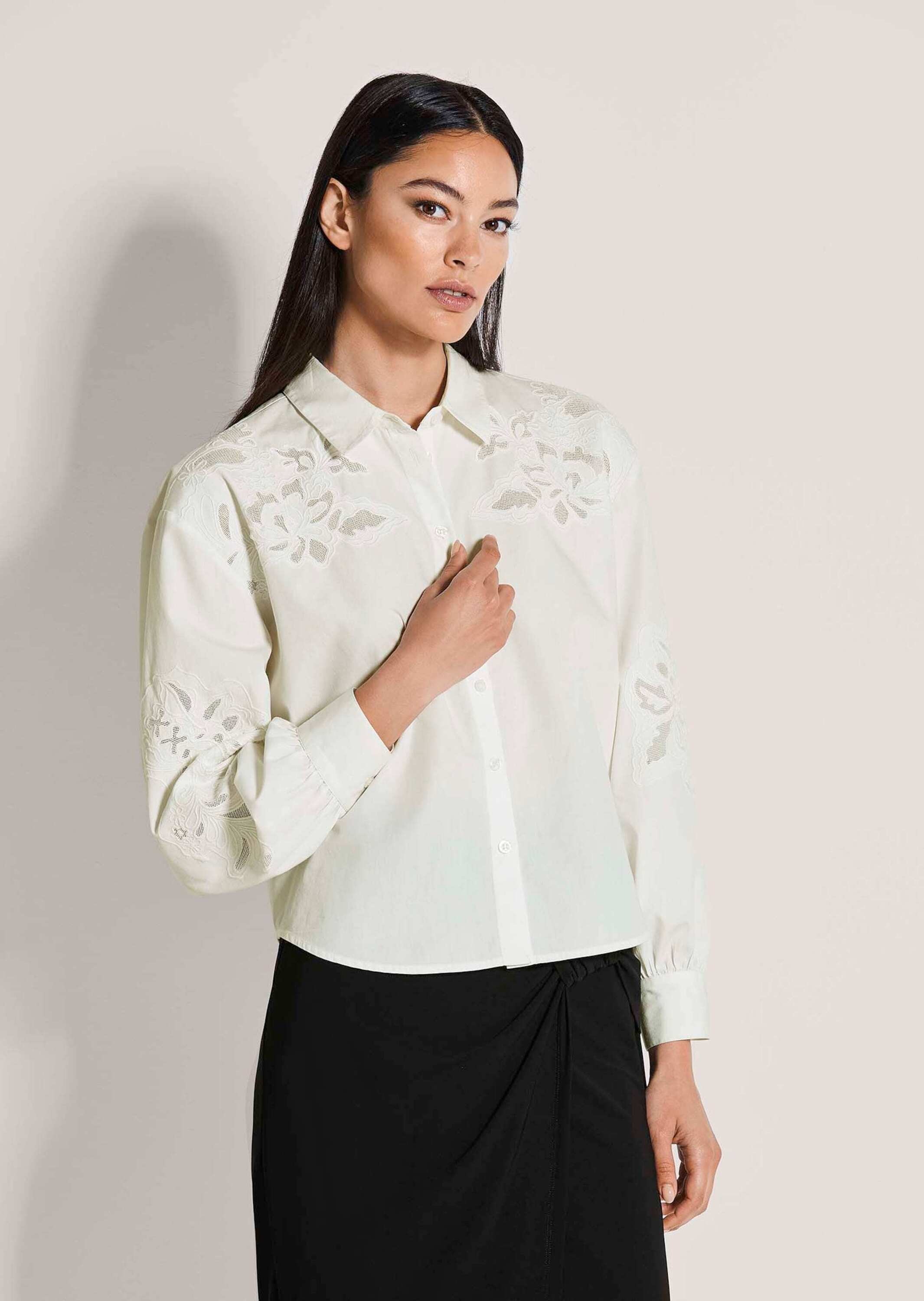 MADELEINE Langarmbluse »Hemdbluse Baumwollbluse mit floraler Stickerei« Bluse mit dekorativen Spitzeneinsätzen am Arm und im Vorderteil