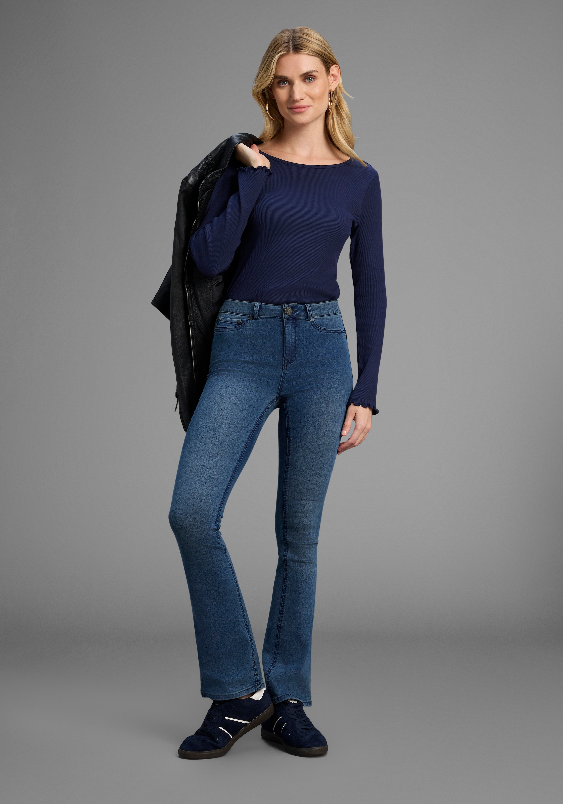 Arizona Bootcut-Jeans »Ultra Stretch«, ausgestellte Beinform, Used-Waschung, hohe Leibhöhe