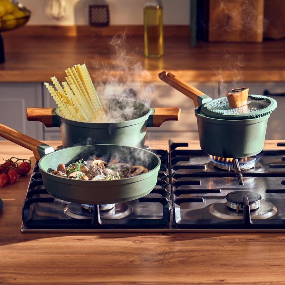 RESTO Kitchenware Bratpfanne »Sadr, Universalpfanne langlebig und spülmaschinenfest«, Aluminiumguss, (1 tlg.), Innere Queenhome-Antihaftbeschichtung für mehr Widerstandsfähigkeit