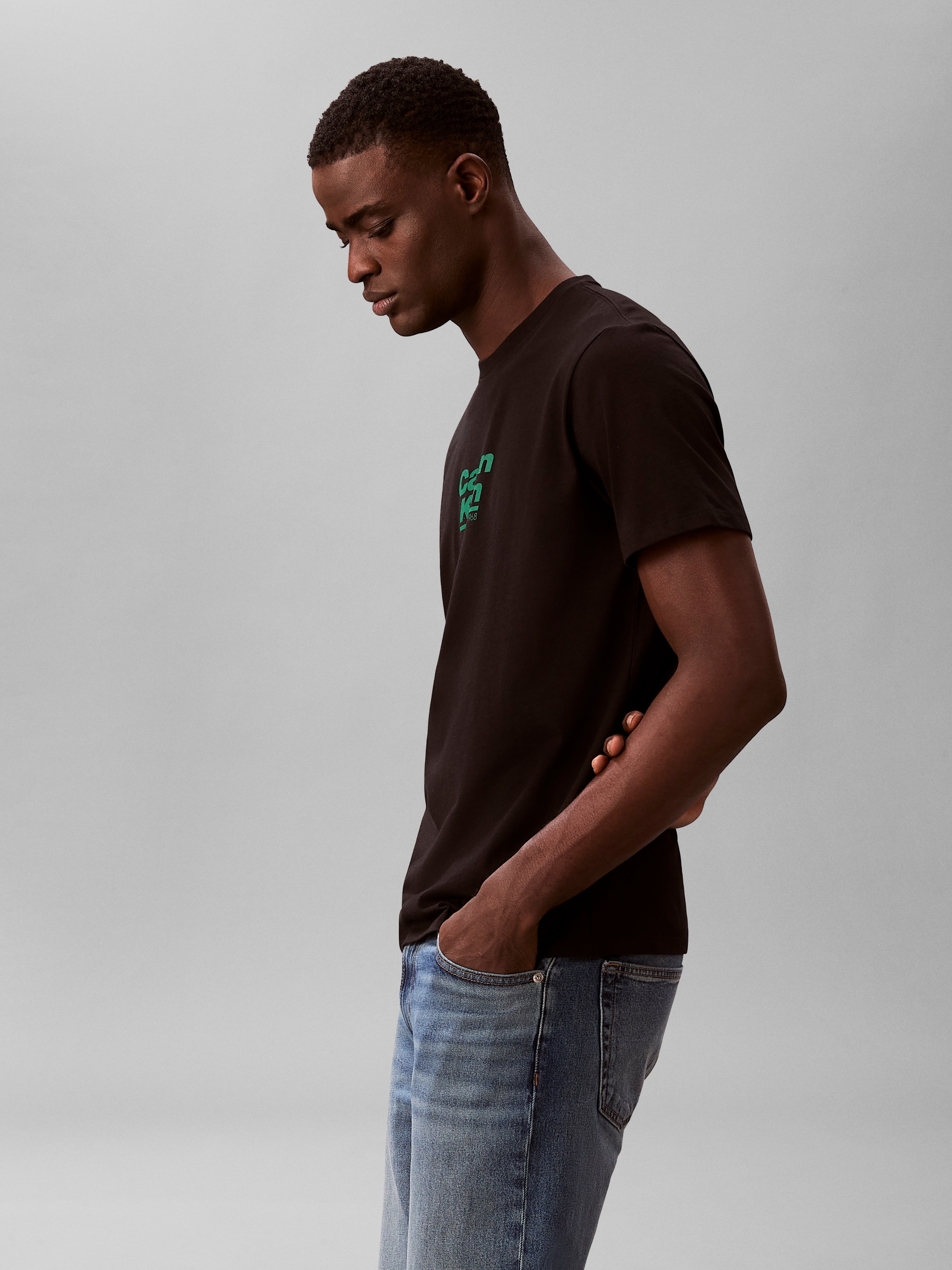 Calvin Klein Jeans T-Shirt Rundhalsausschnitt, Regular Fit, Logoschriftzug