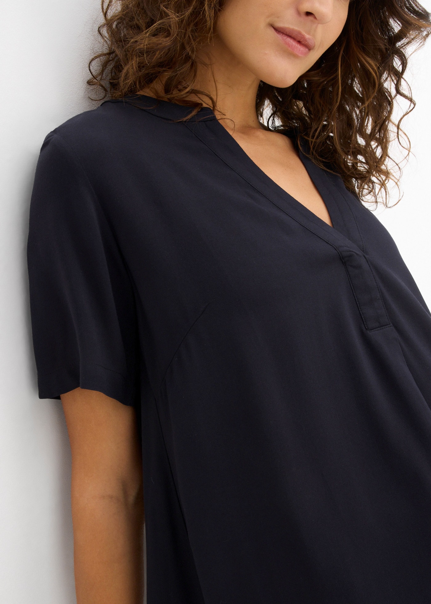 bonprix Longtunika gerader Schnitt, mit kurzem Arm, mit Henleykragen, aus Viskose