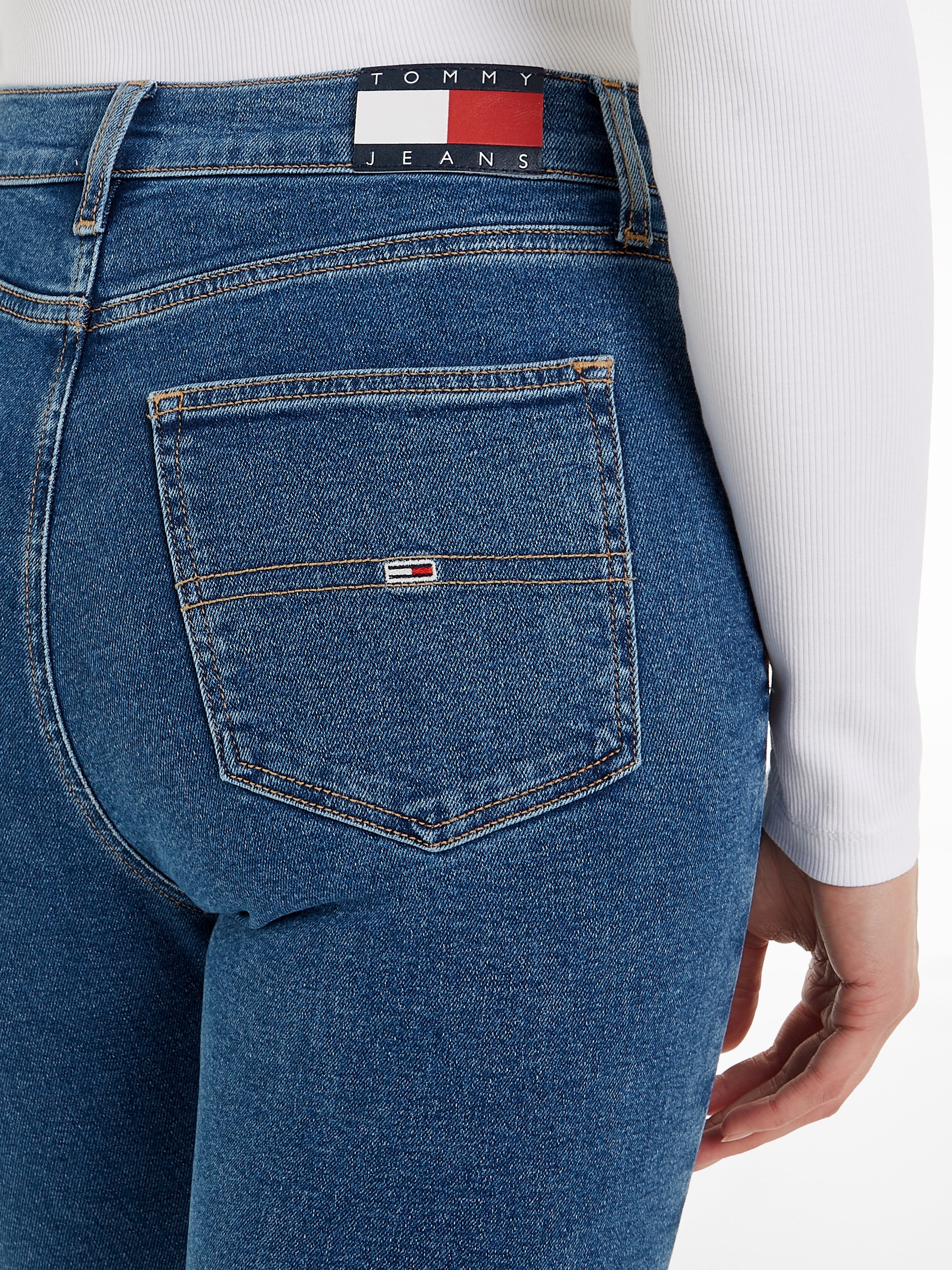Tommy Jeans Bequeme Jeans »Sylvia«, mit Ledermarkenlabel bestellen bei OTTO | Weite Jeans