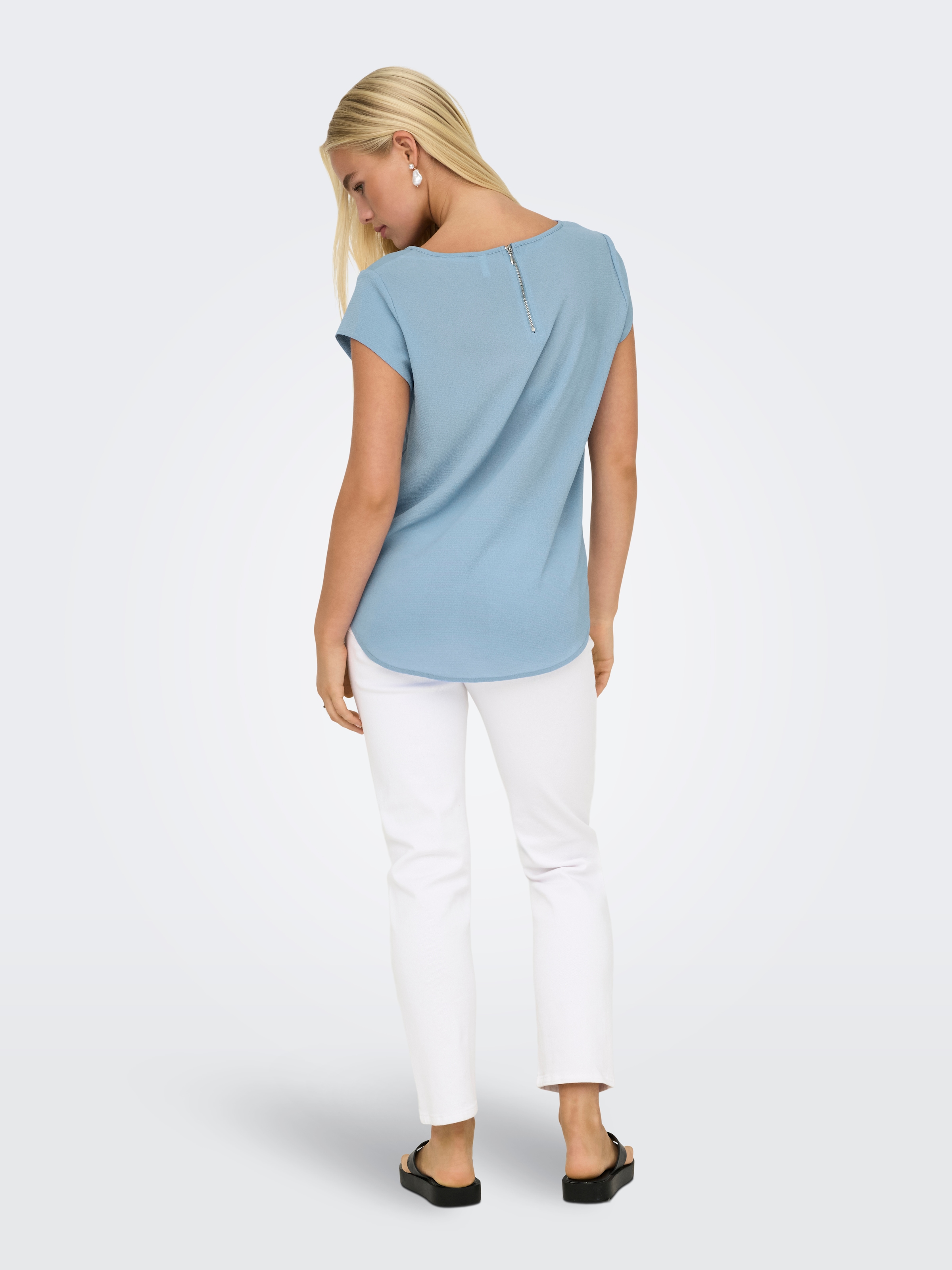 ONLY Kurzarmbluse »ONLVIC – feminines Blusenshirt in lockerer Form«, regular fit, Web, Kunstfaser, Rundhals, unifarben