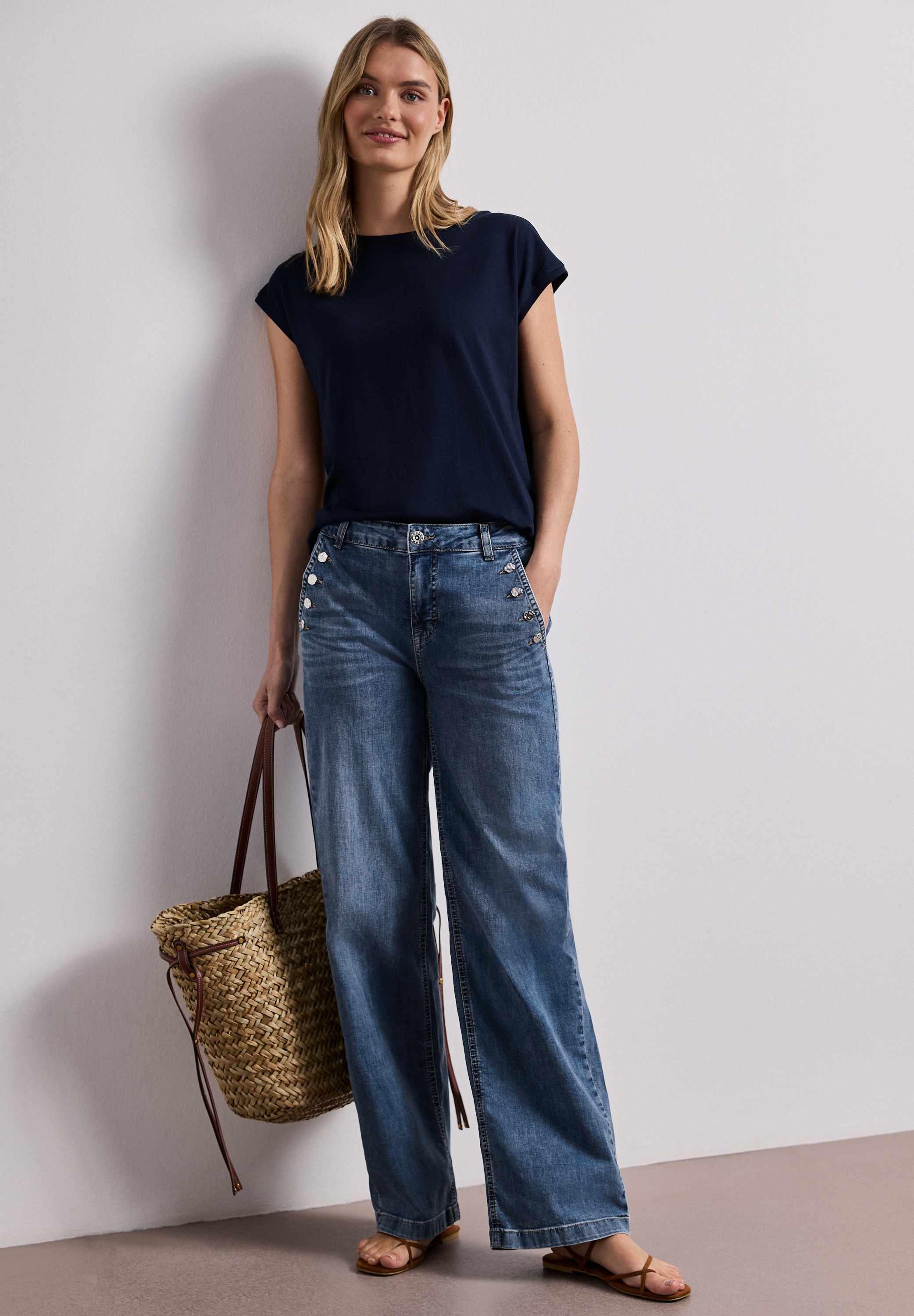 STREET ONE Weite Jeans »Style Emee« weites Bein, mit Knopfdetails